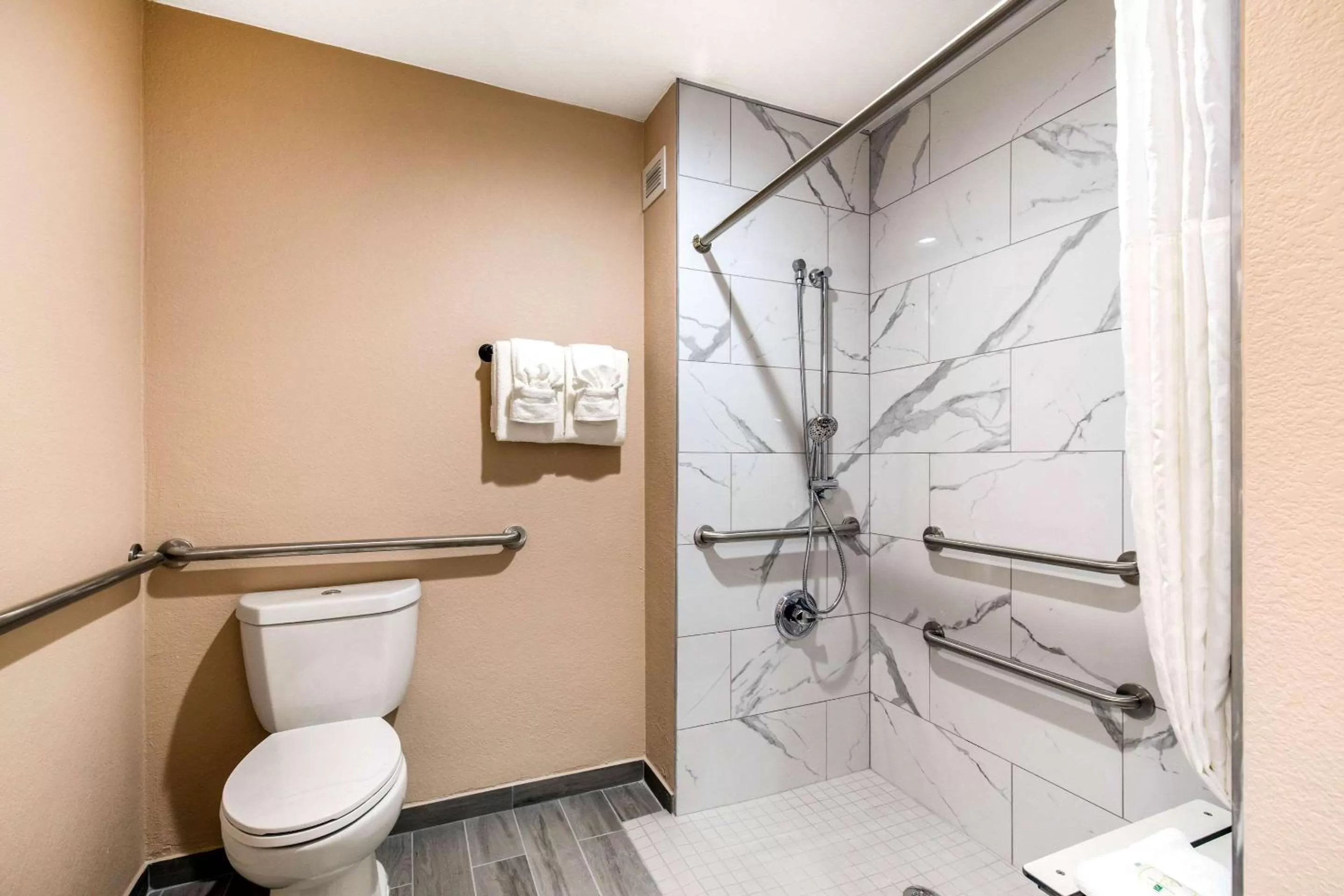 Bathroom in Quality Inn & Suites Plano