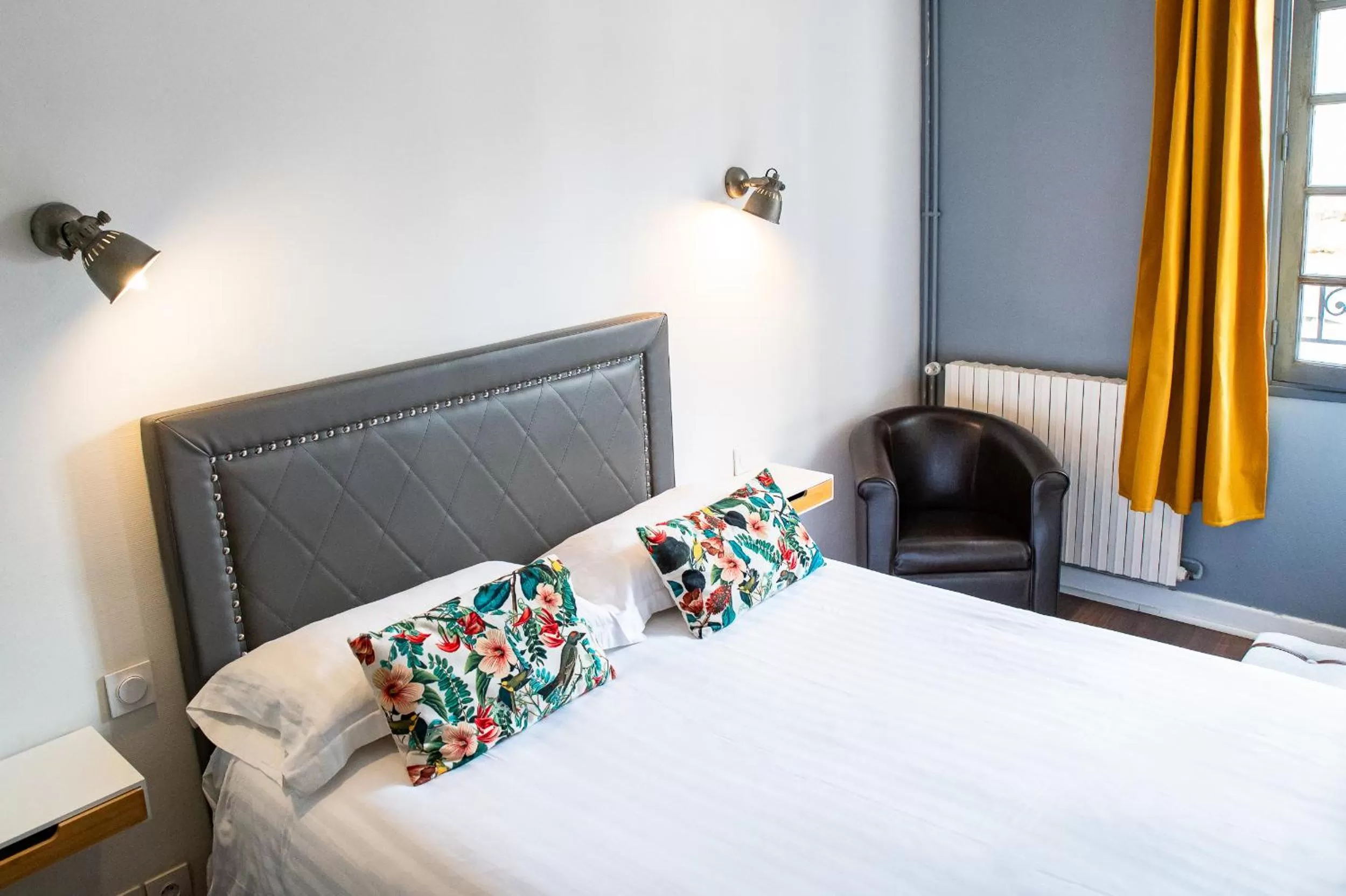 Bed in Hotel Le Port Neuf