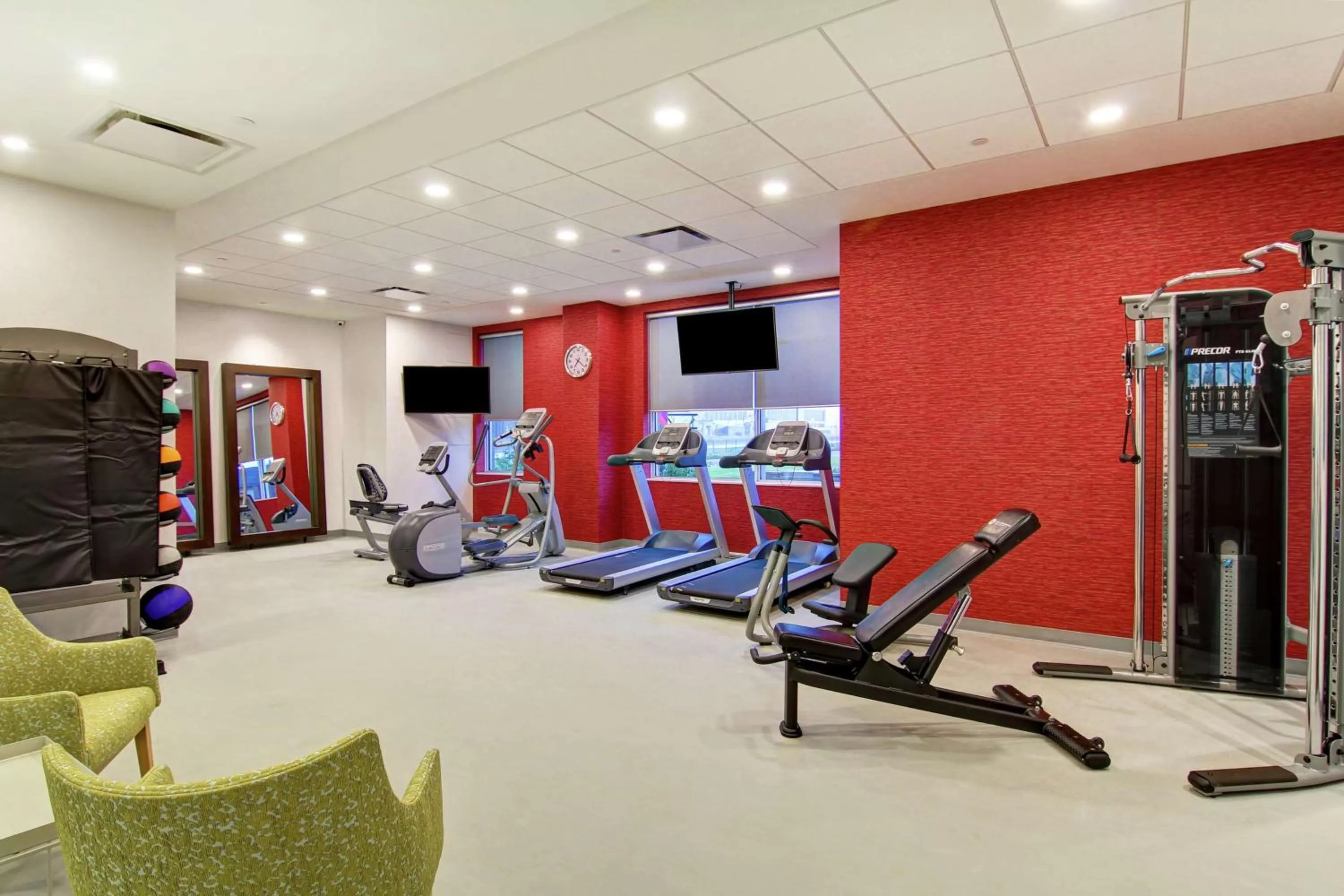 Fitness centre/facilities in Home2 Suites By Hilton Montreal Dorval