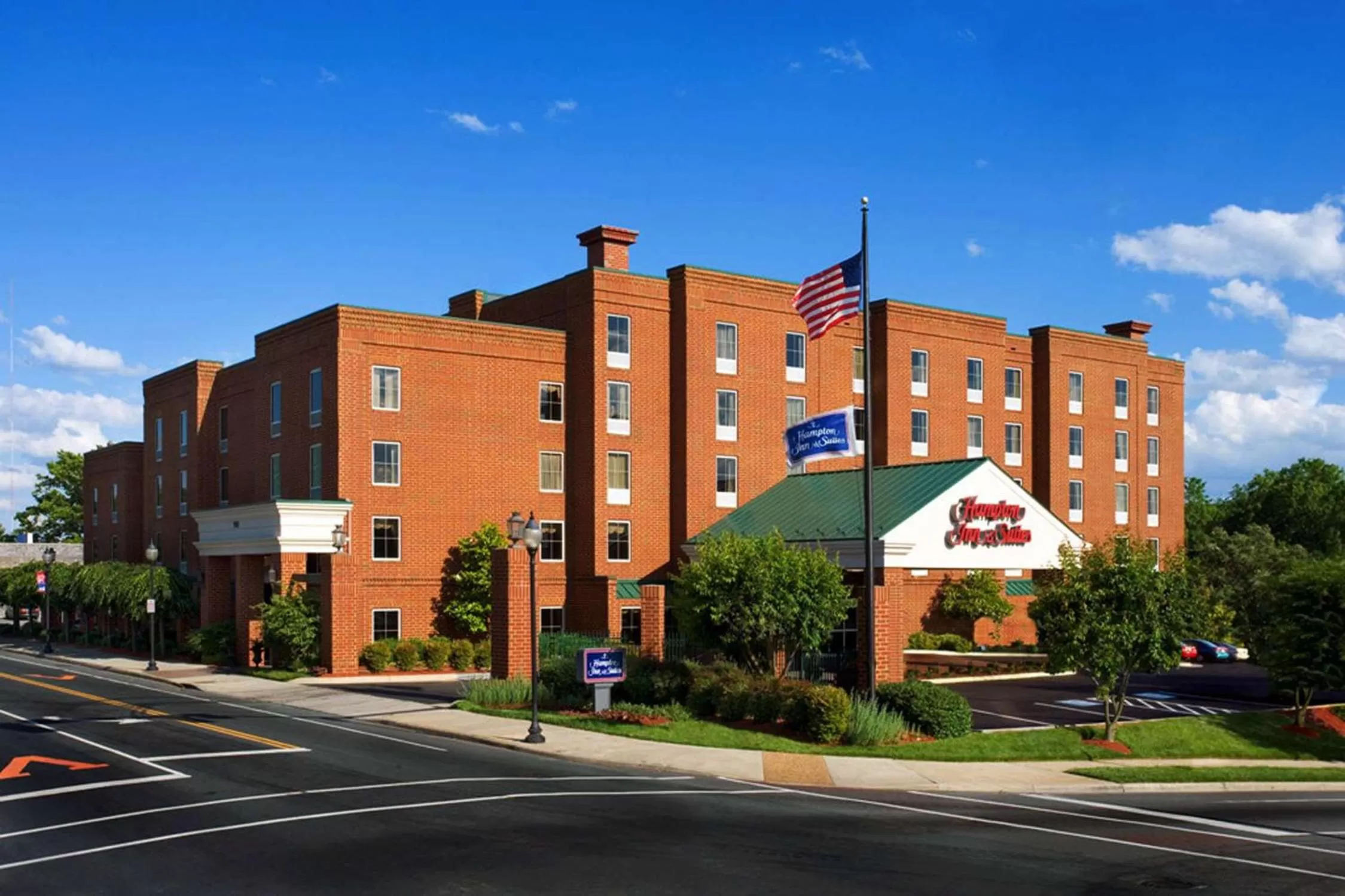Hampton Inn & Suites Charlottesville at the University