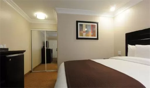 Bed in Raincross Hotel Riverside