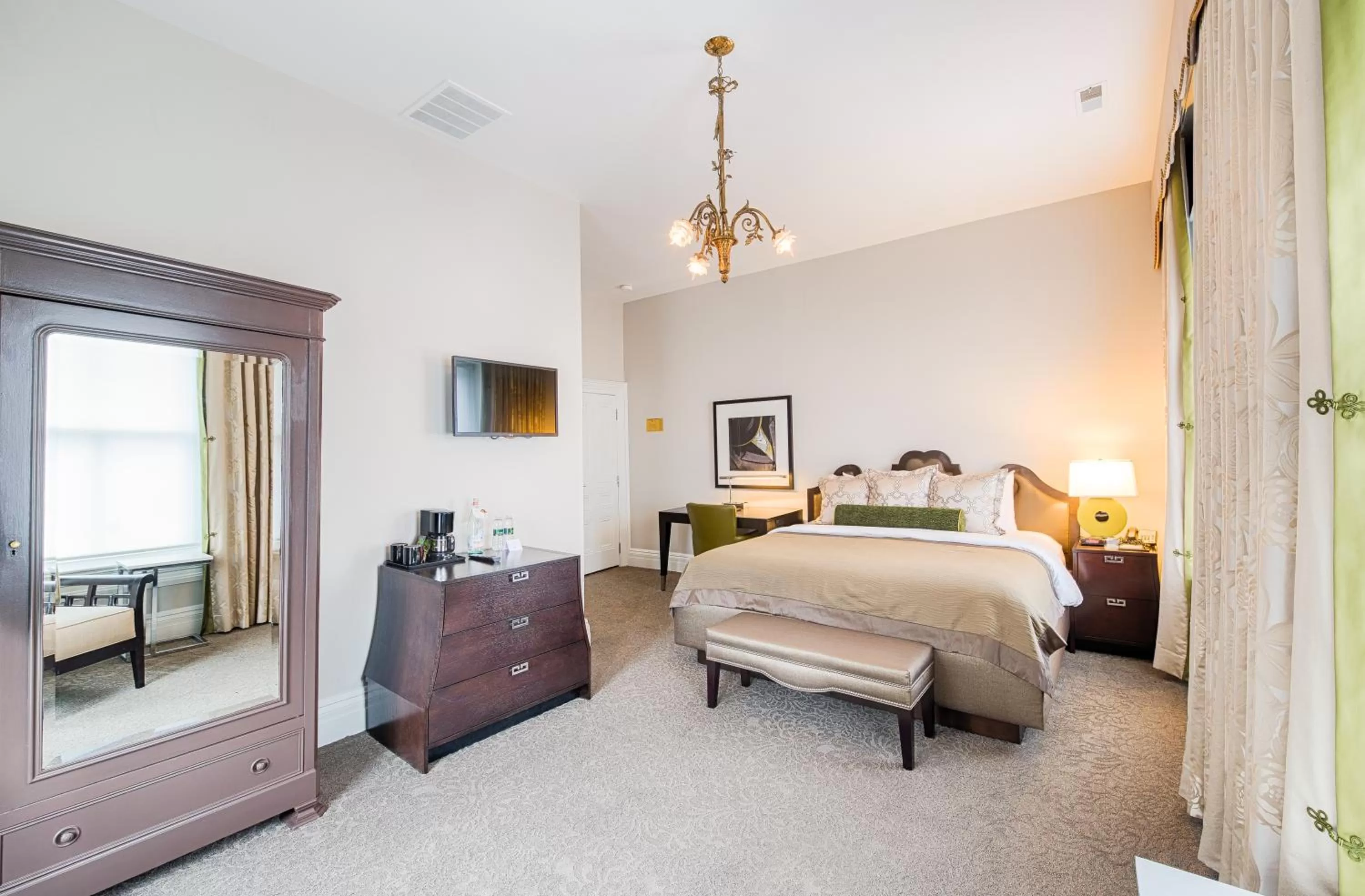 Bedroom, Bed in Morrison Clark Inn Washington DC Convention Center