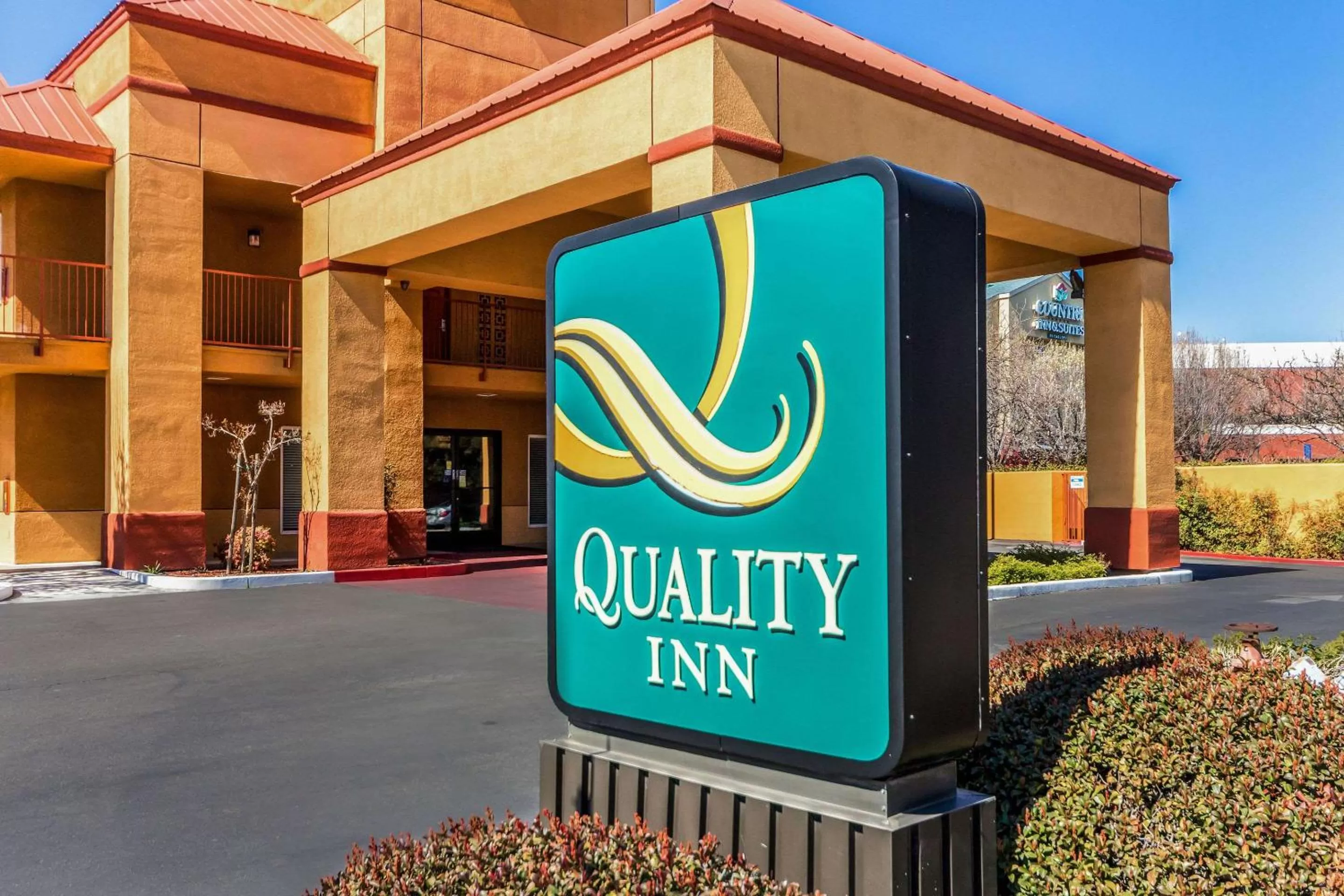 Property building in Quality Inn Fresno Near University