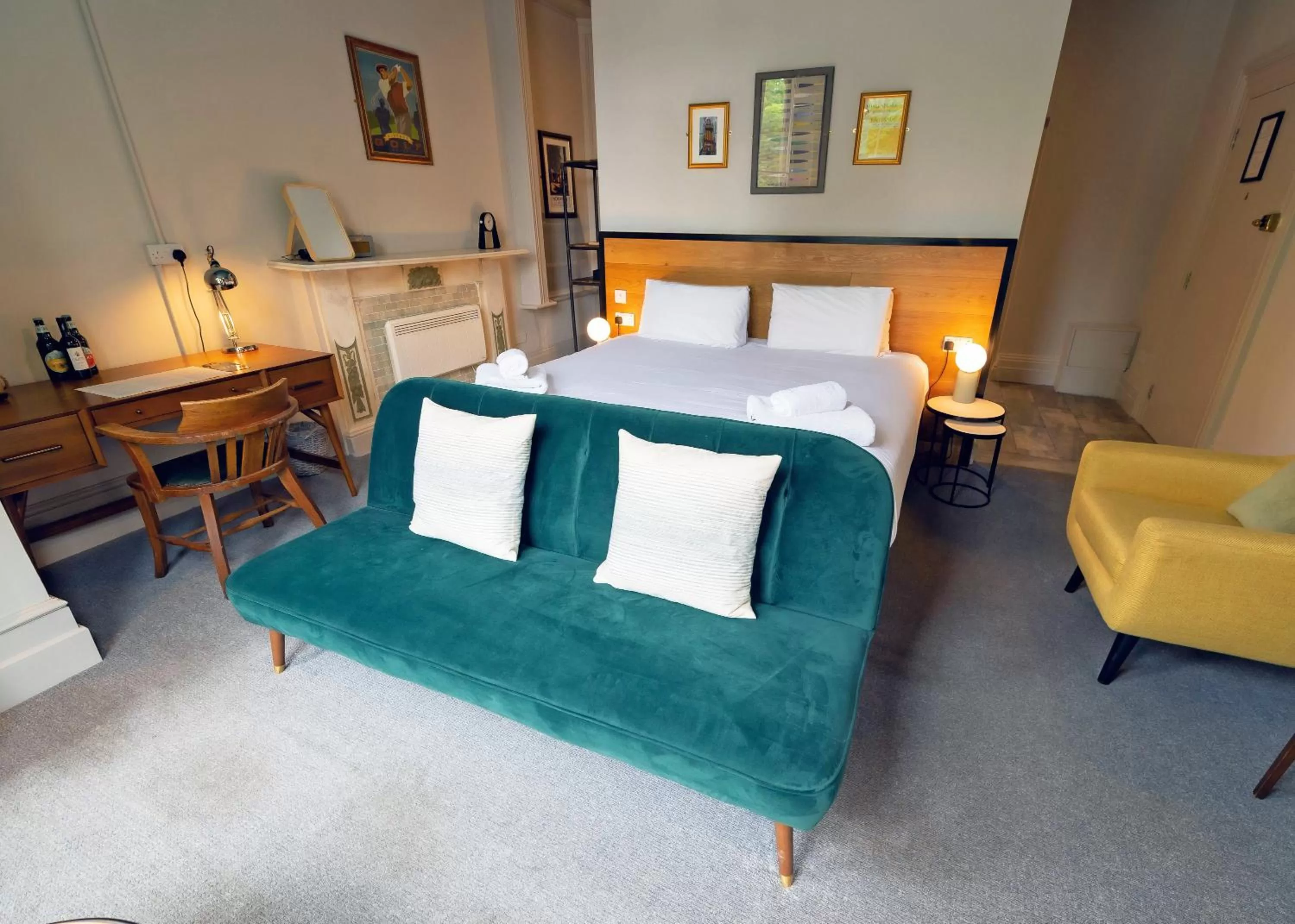 Photo of the whole room, Bed in The Georgian Townhouse