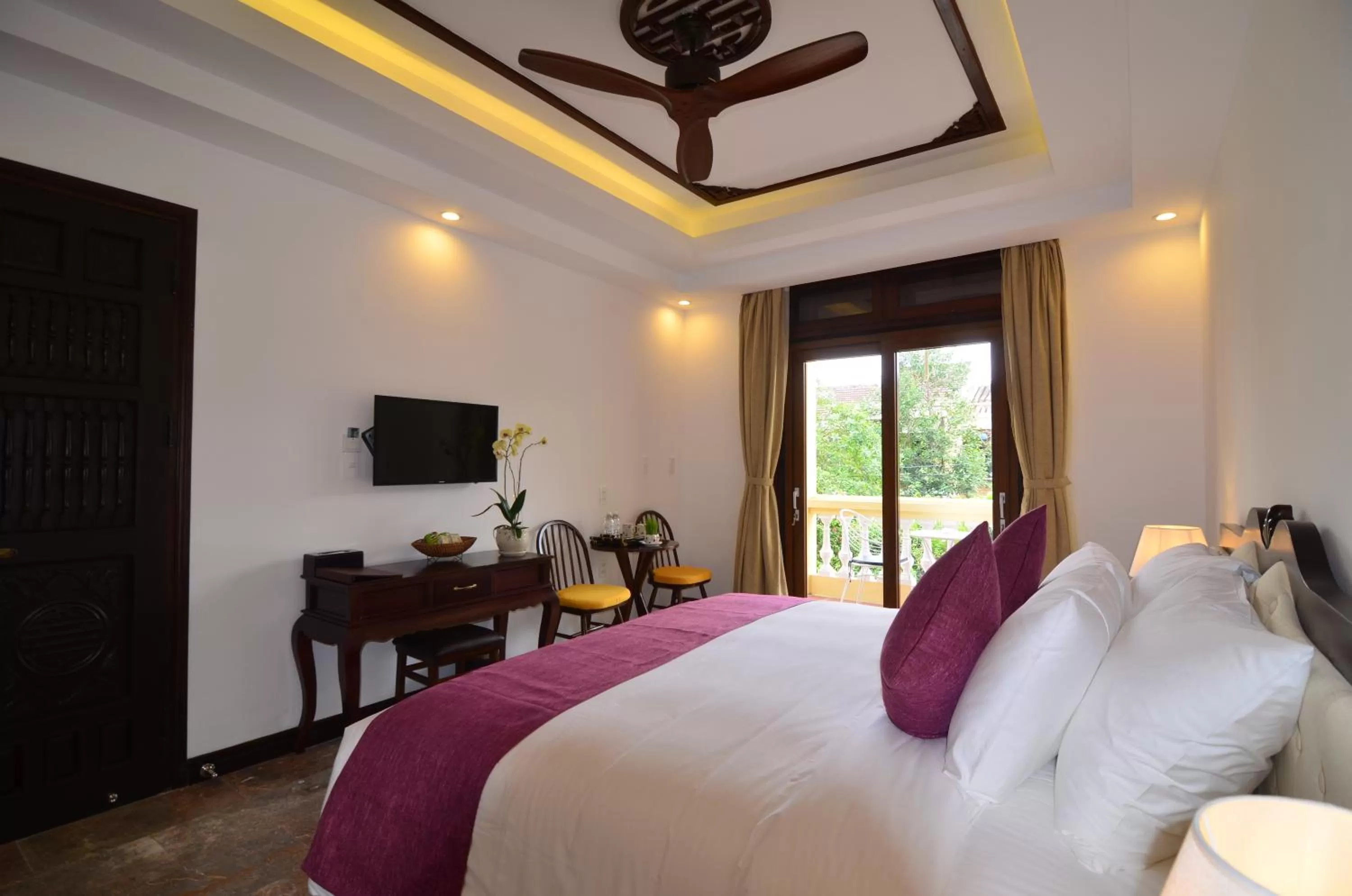 Photo of the whole room, Bed in Hoian Central Hotel