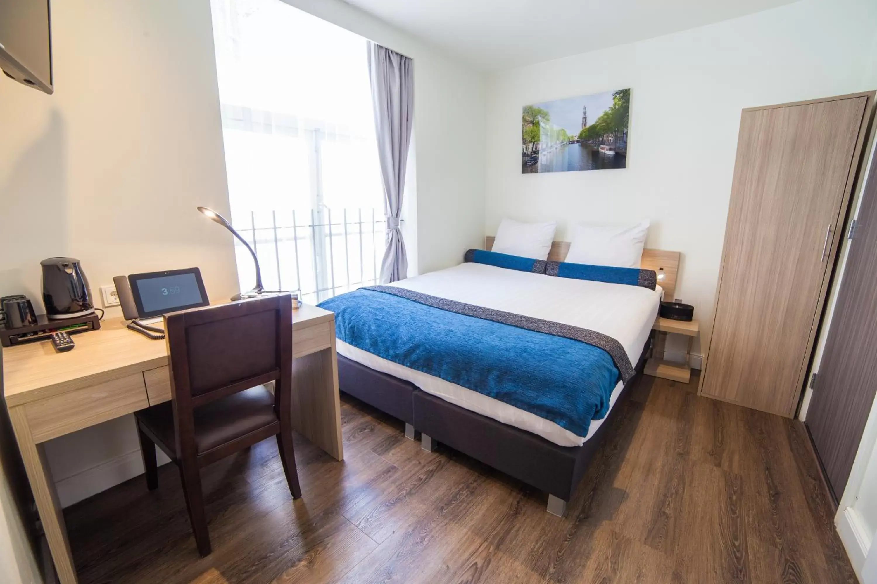 Small Double Room in Hotel Library Amsterdam Small Double Room in Hotel Library Amsterdam