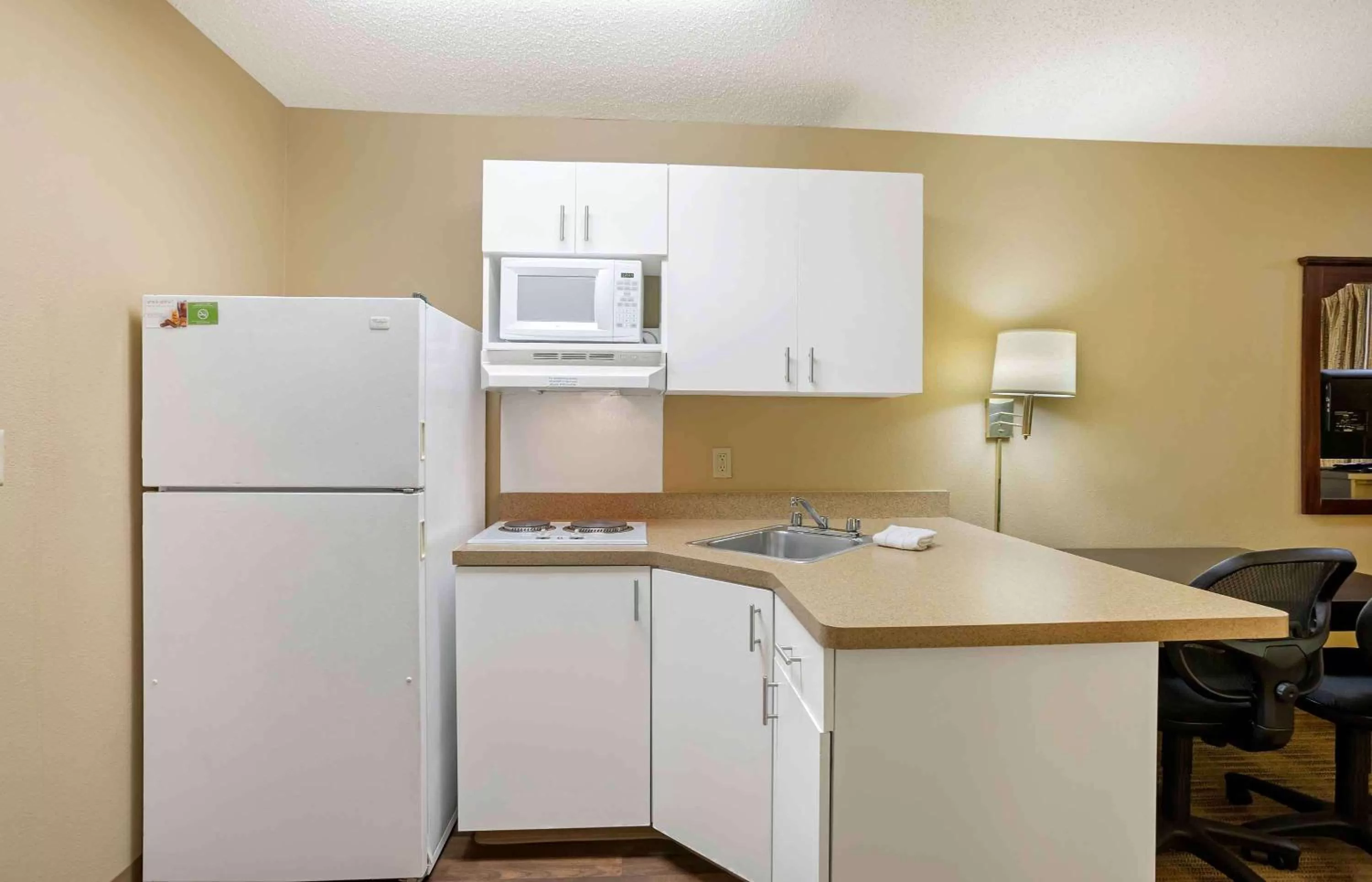 Bedroom in Extended Stay America Select Suites - Springfield - South