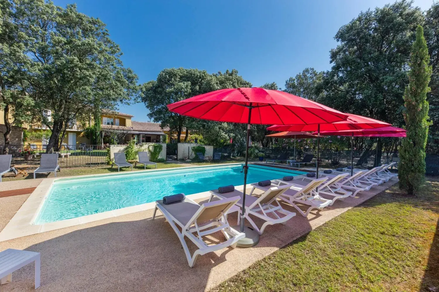 Logis Hôtel La Bastide De Grignan & Restaurant "La Chênaie" Logis Hôtel La Bastide De Grignan & Restaurant "La Chênaie"