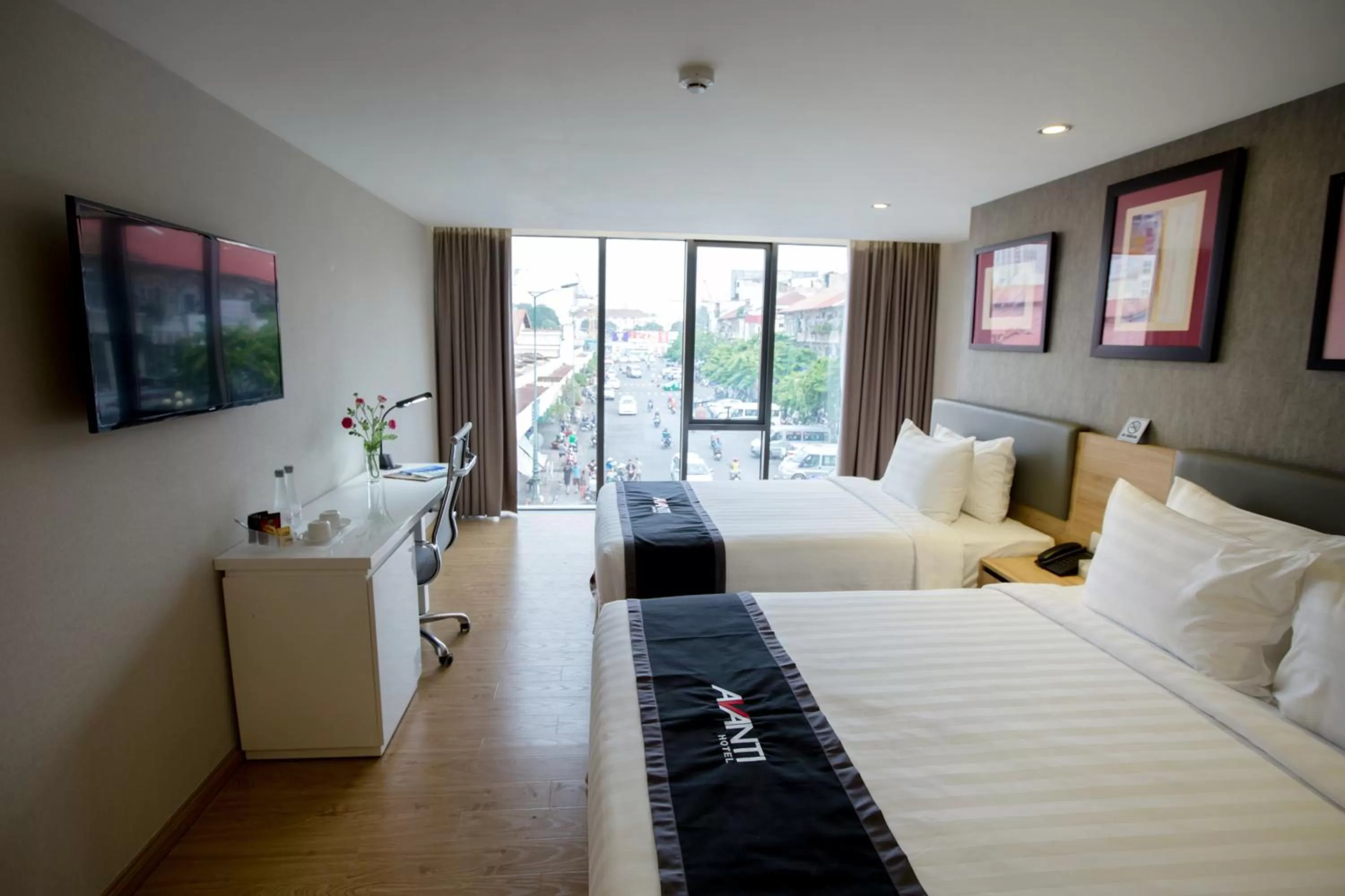 Photo of the whole room, Bed in Avanti Hotel