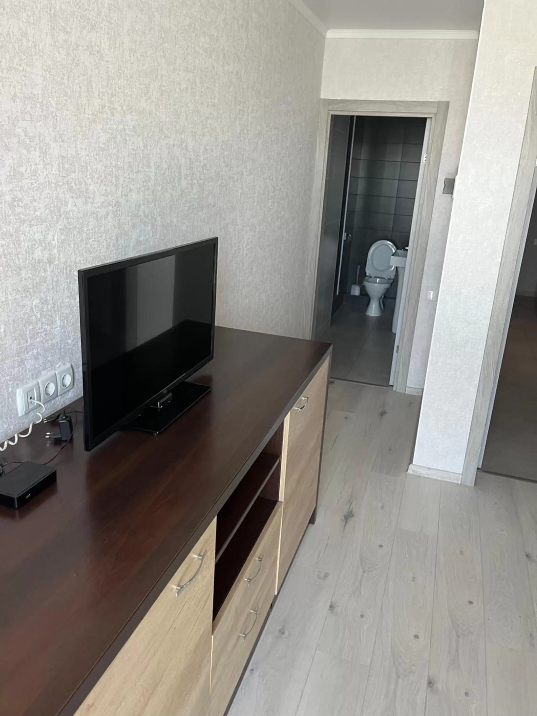 Photo of the whole room, TV/Entertainment Center in Elite Hotel