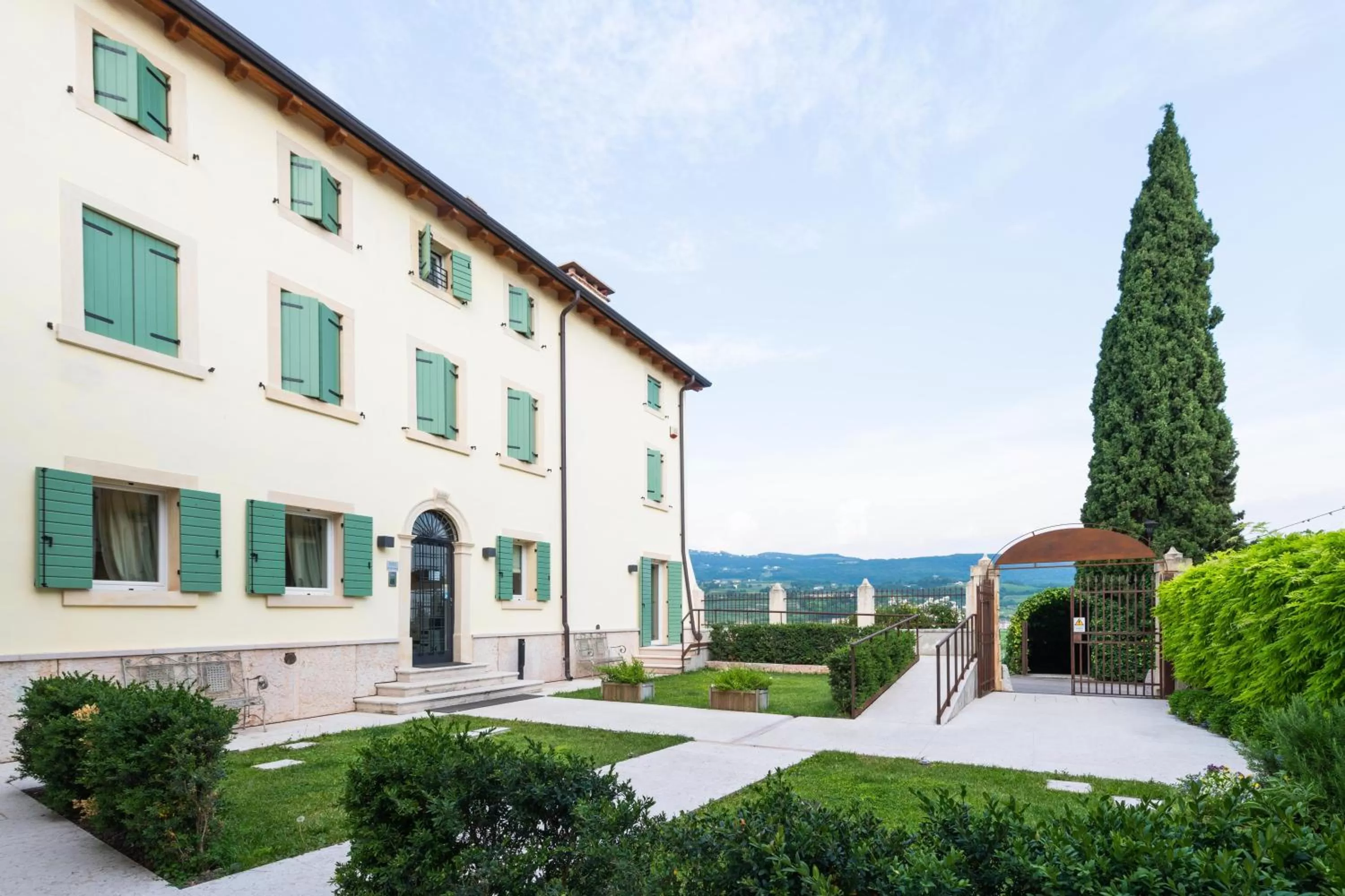 Facade/entrance in Hotel Villa Moron