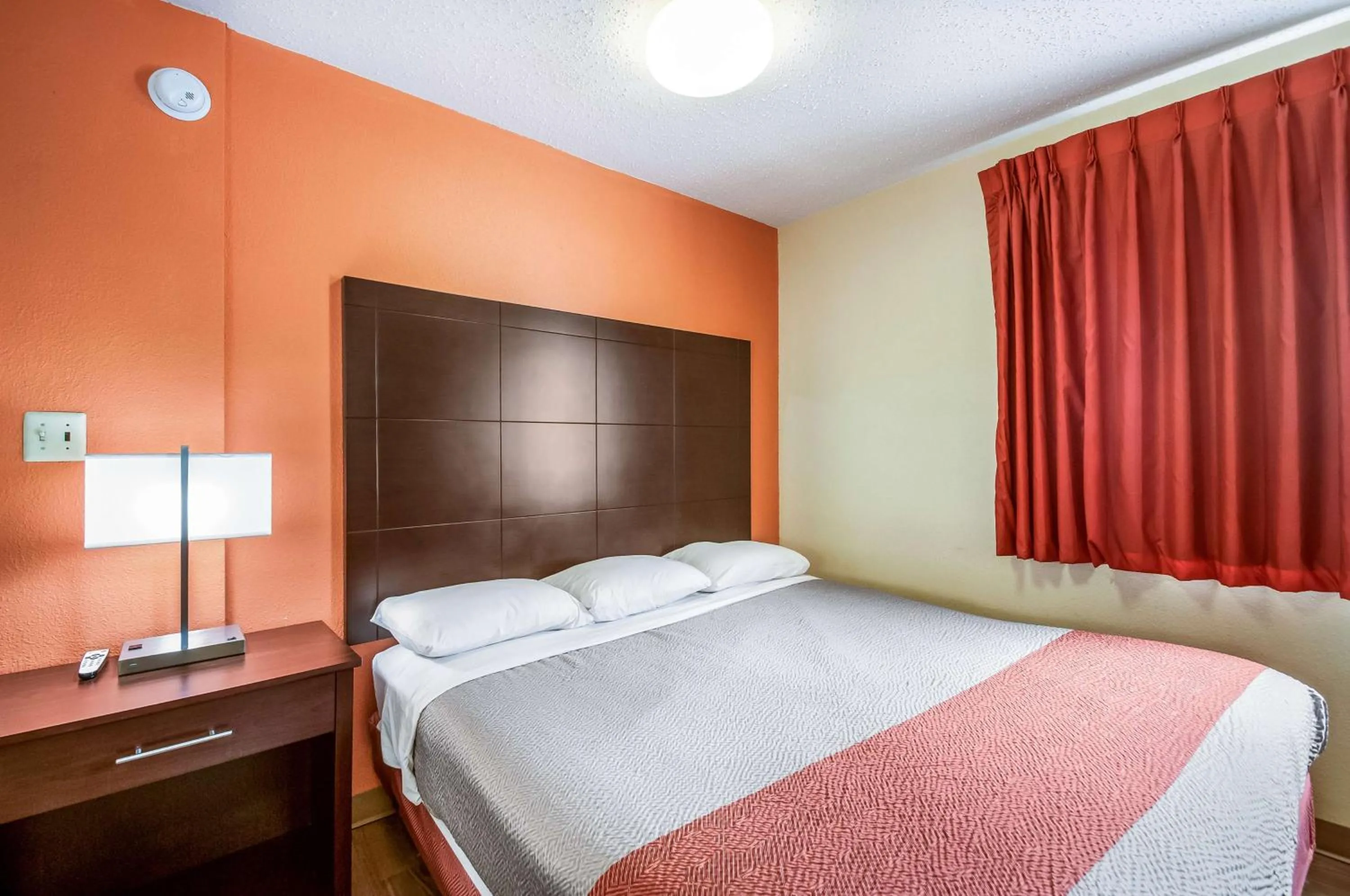 Photo of the whole room in Motel 6-Washington, DC - Convention Center