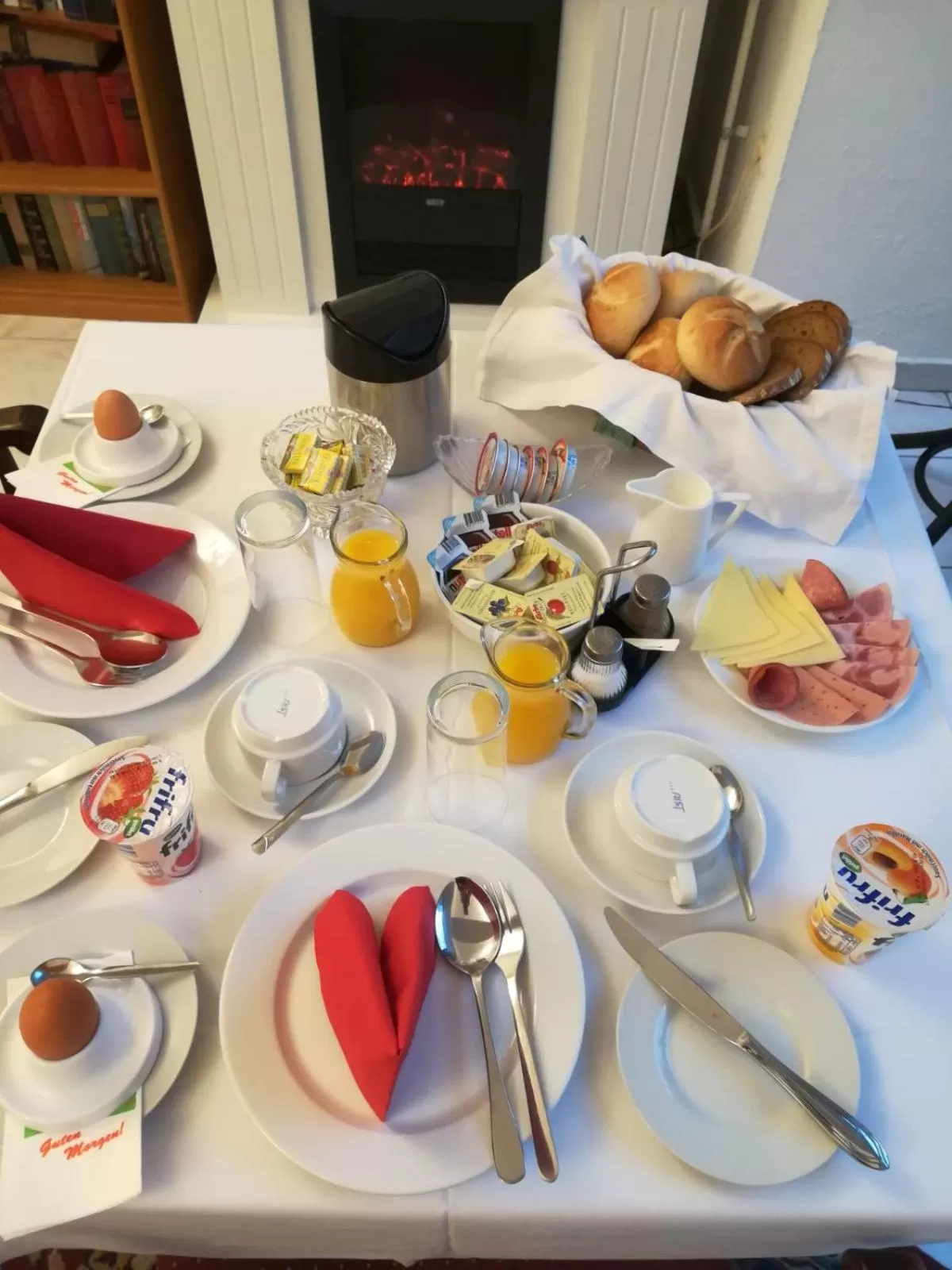 Breakfast in Appartement Hotel Marien-Hof