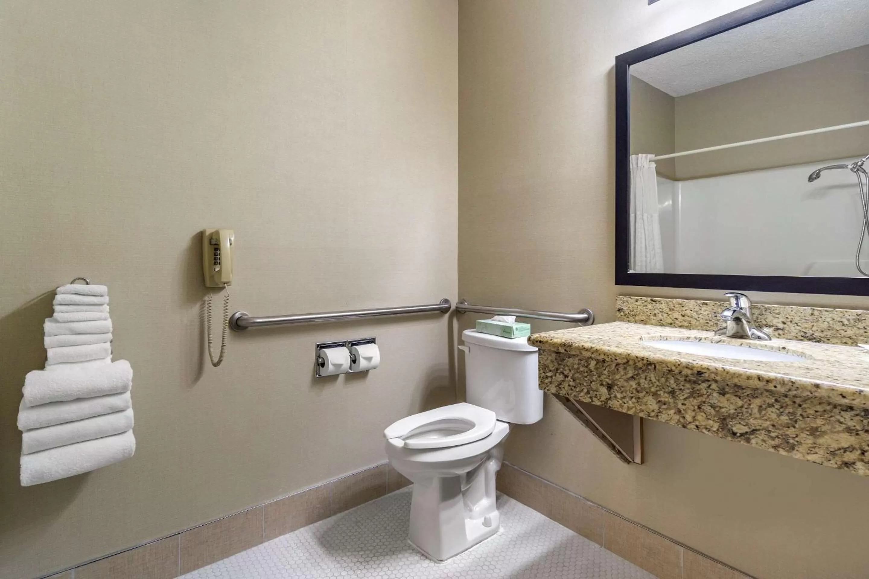 Bathroom in Comfort Inn & Suites Bothell - Seattle North