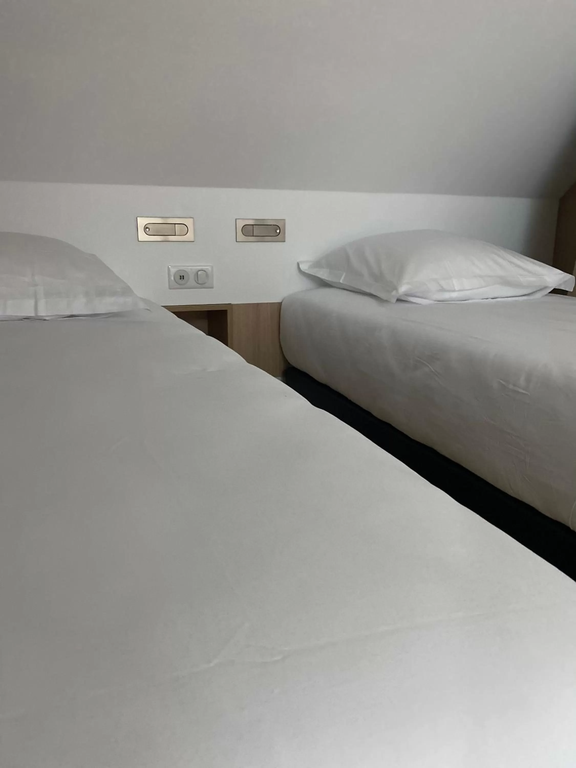 Bedroom, Bed in Hôtel Loysel le Gaucher