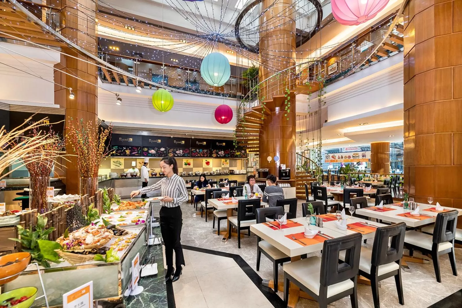 Restaurant/places to eat in Peace Hotel Beijing