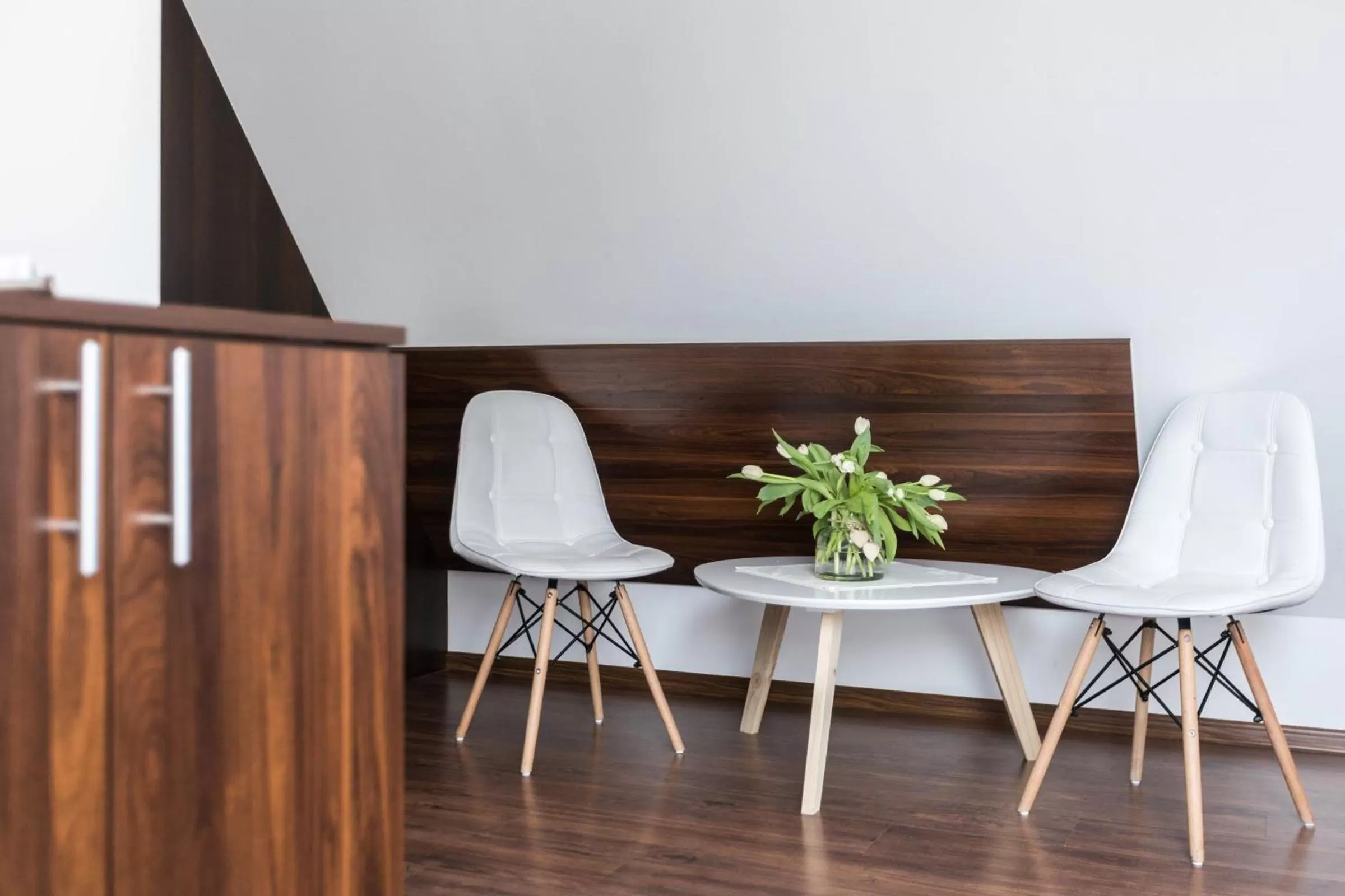 Bed, Seating Area in Willa Baciarka