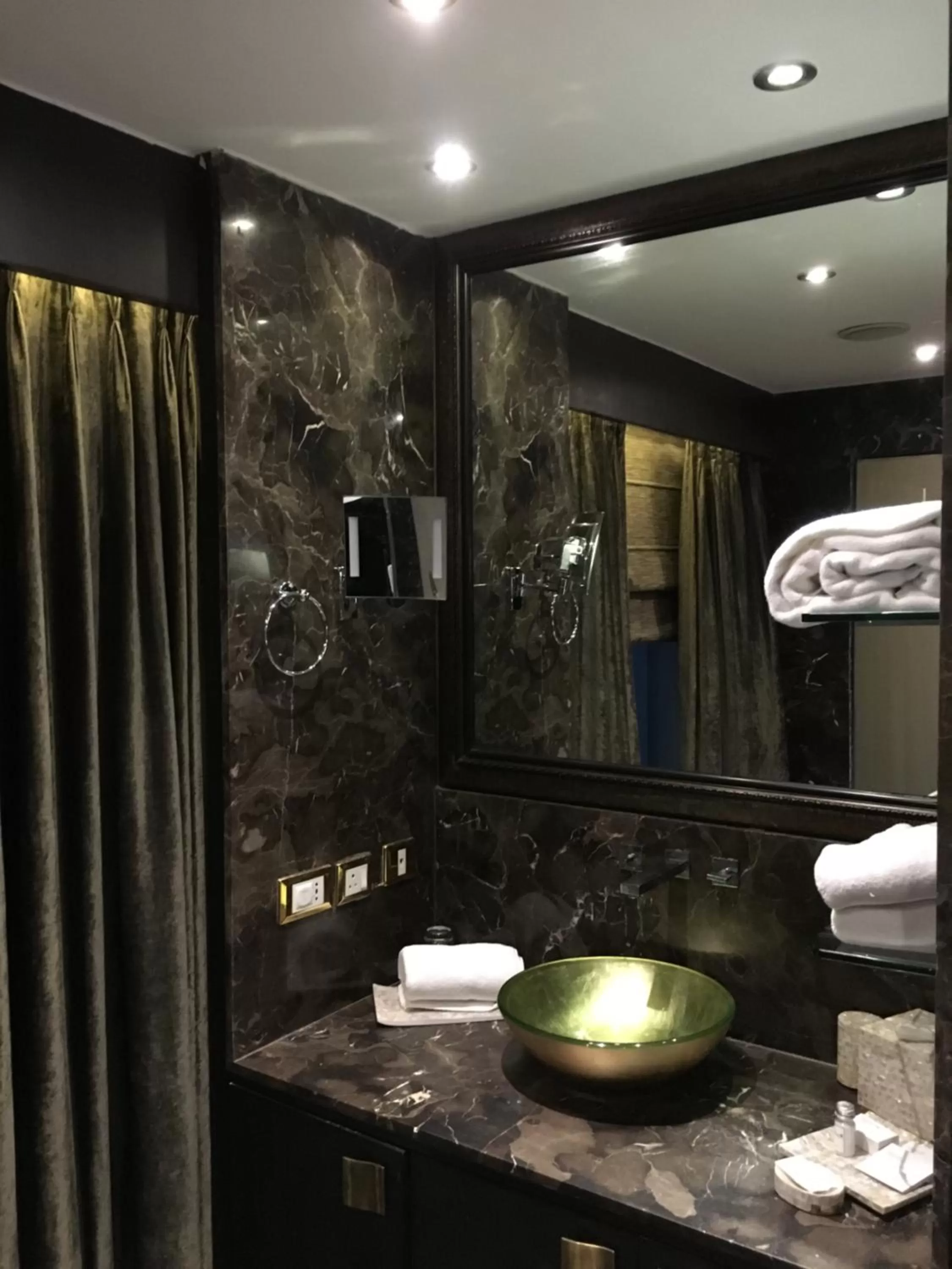 Bathroom in Radisson Blu Hotel MBD Ludhiana