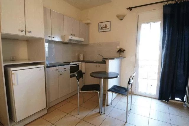 Kitchen or kitchenette in Polydoros Appartments