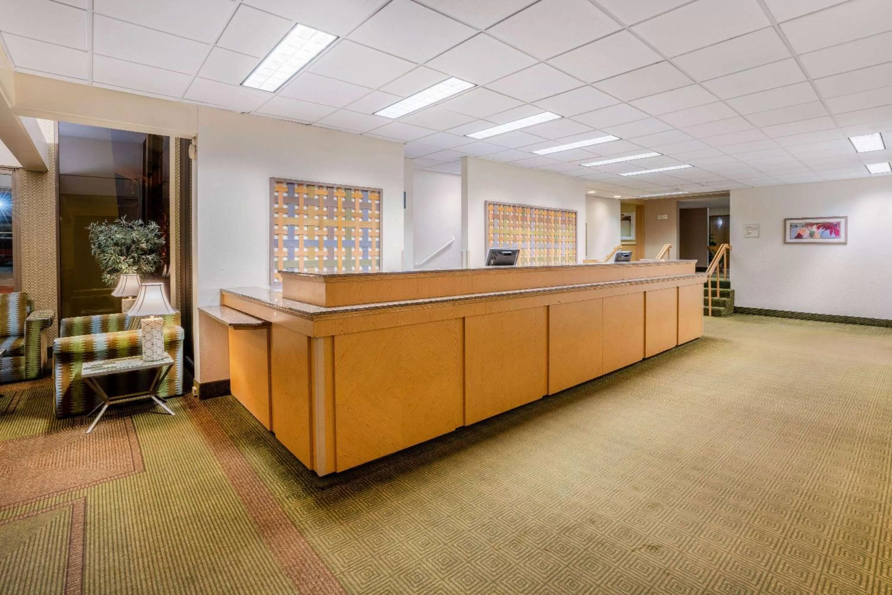 Lobby or reception in La Quinta by Wyndham Seattle Sea-Tac Airport