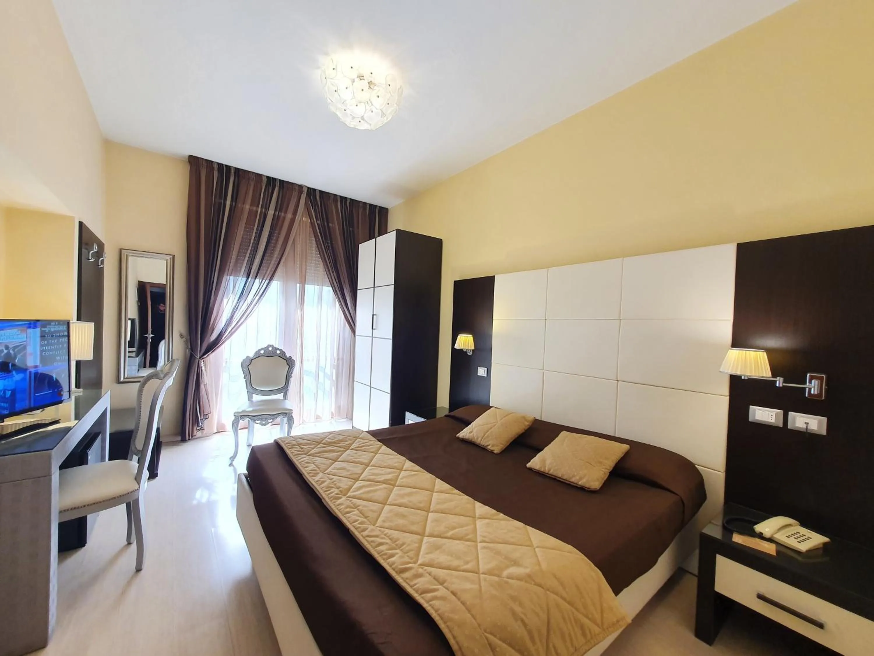 Bed in Hotel Continentale