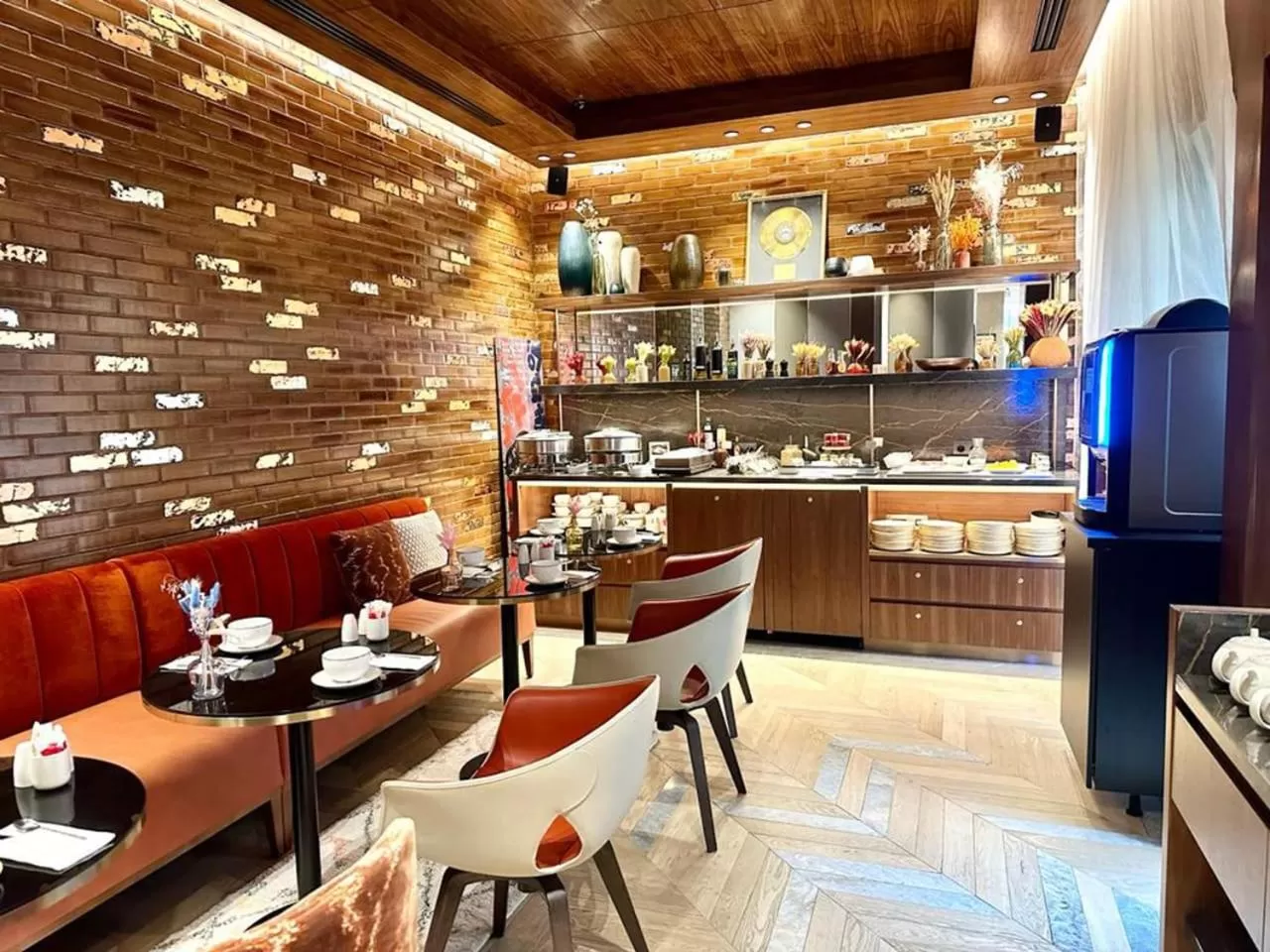 Breakfast in CARD Hôtel