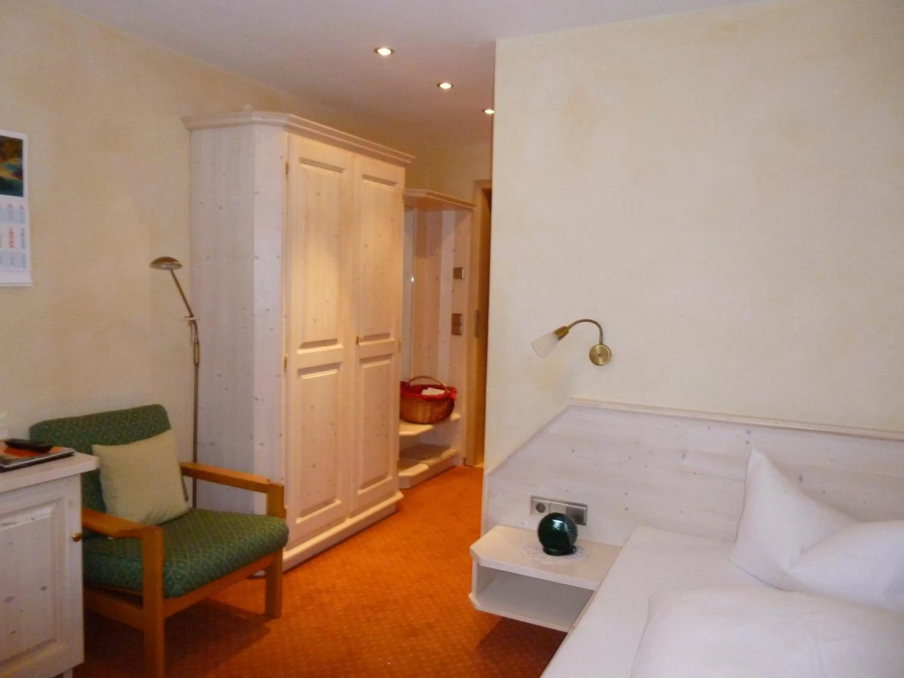 Seating area, Bed in Hotel Schwarzwald-Gasthof Rößle