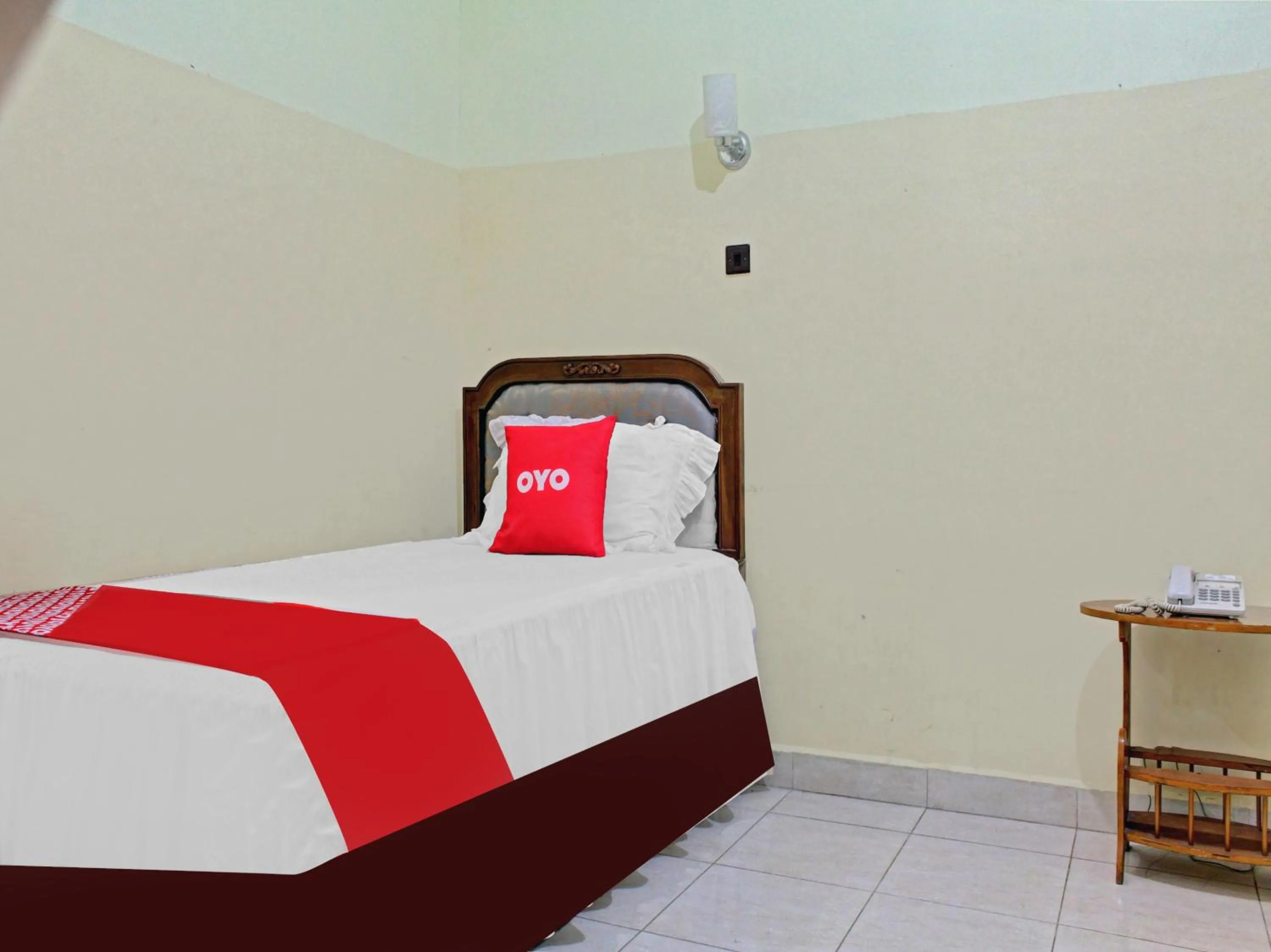 Standard Twin Room in Capital O 90417 Hotel Batu Suli Internasional