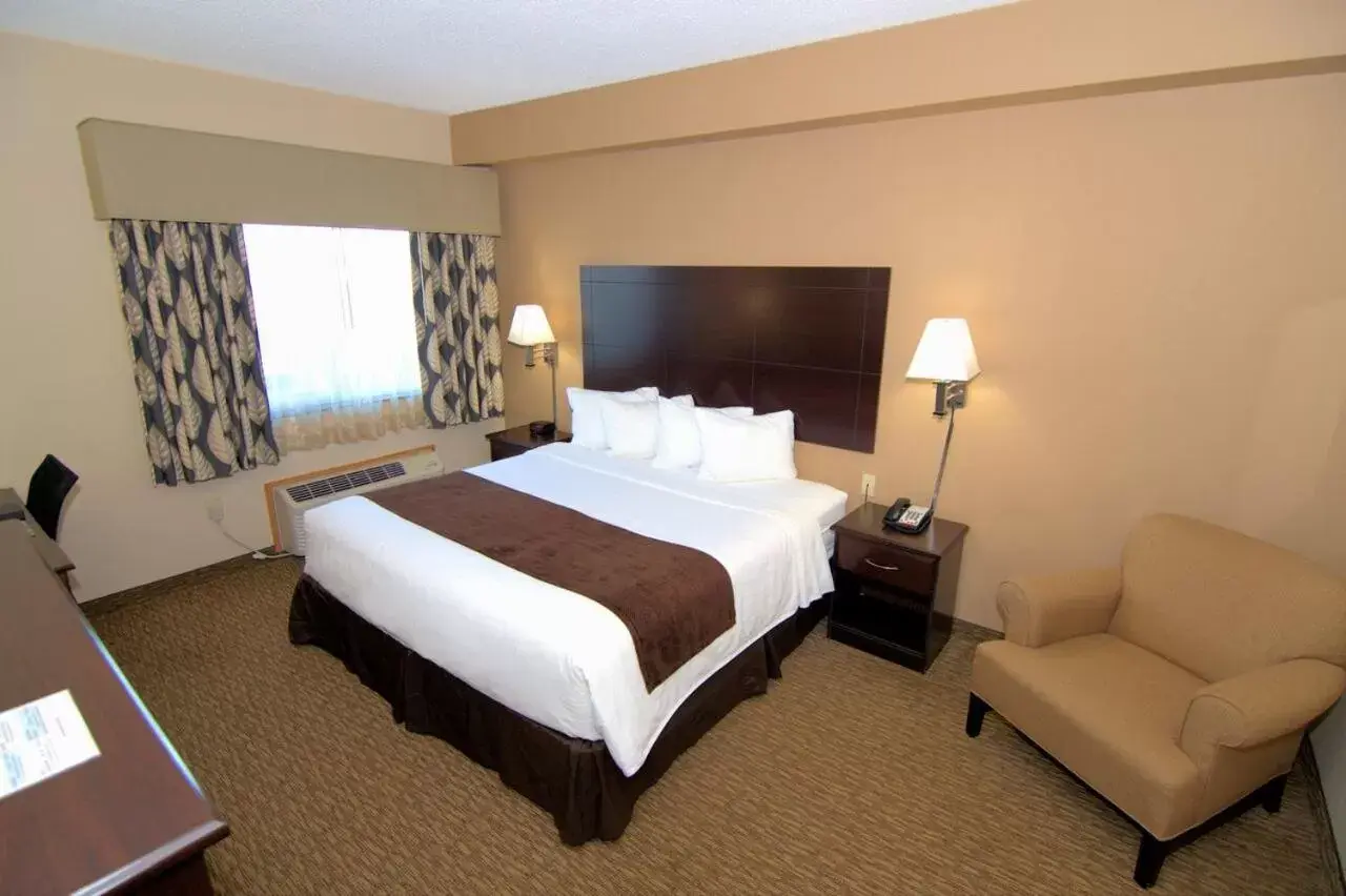 Handicap Accessible King Adjoining in Rock Island Inn & Suites Handicap Accessible King Adjoining in Rock Island Inn & Suites