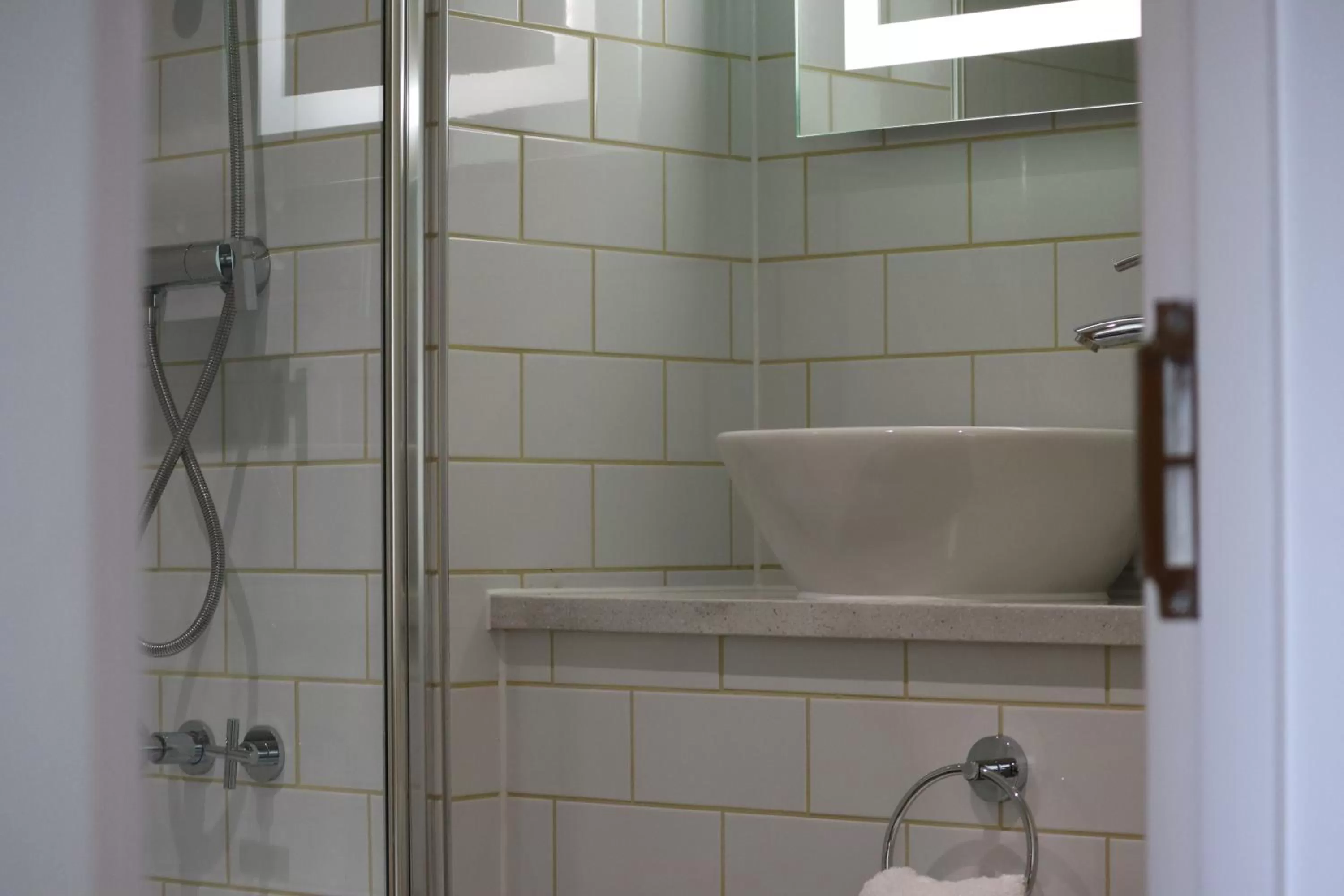 Bathroom in Hellidon Lakes Hotel