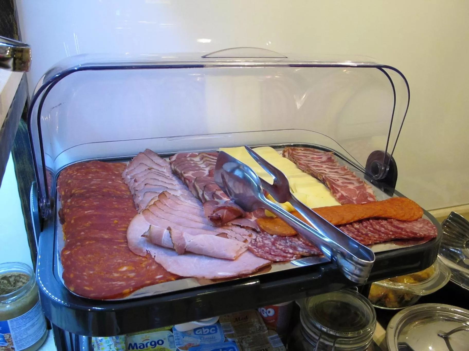 Food in Arbia Dorka Heritage Palace