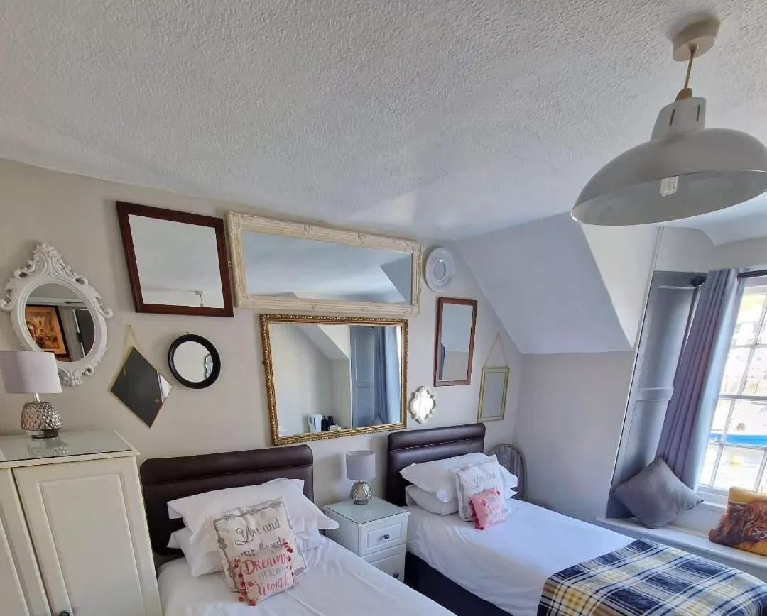 Standard Twin Room in The Harbour Moon