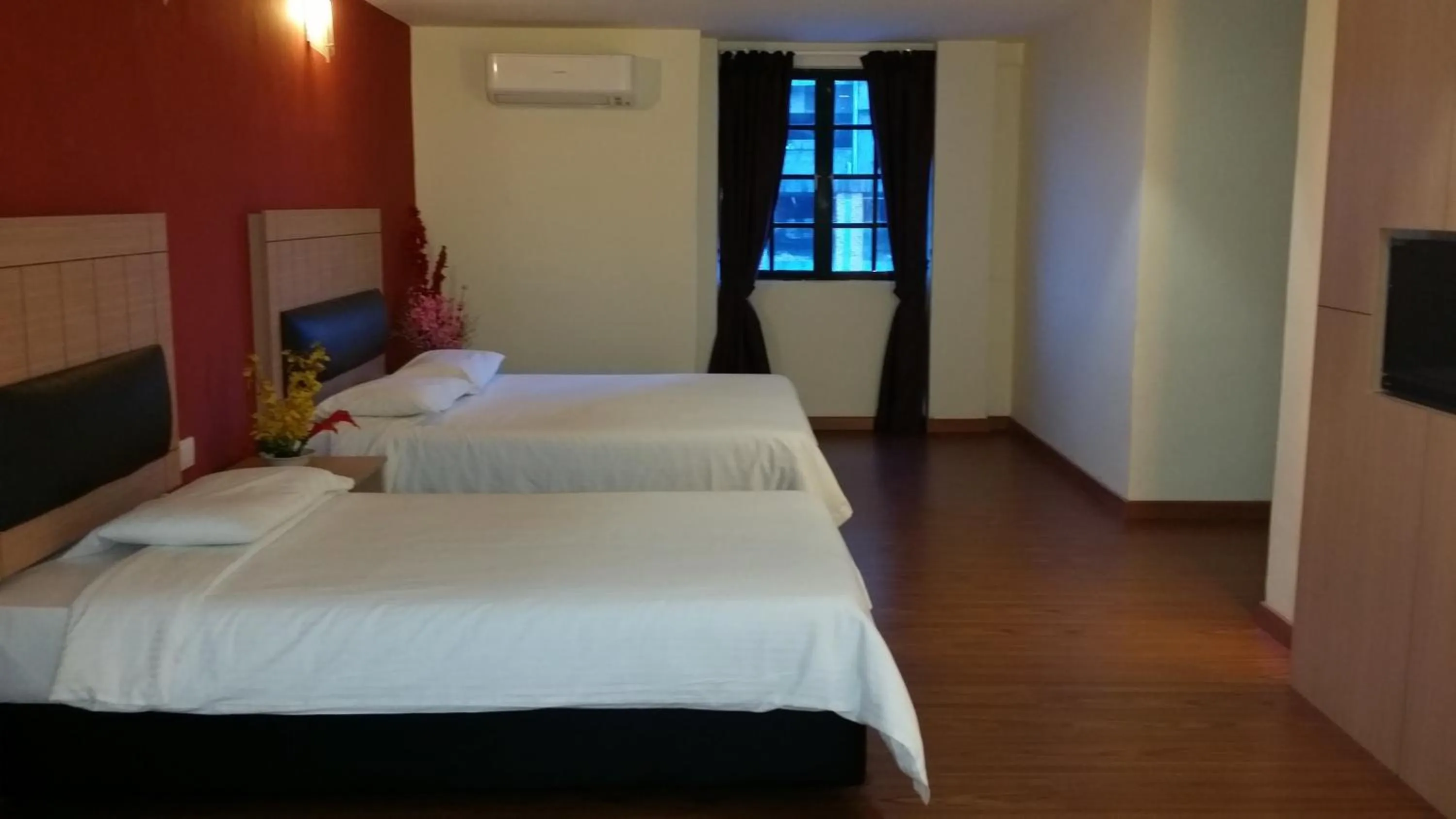 Photo of the whole room in Smart Hotel