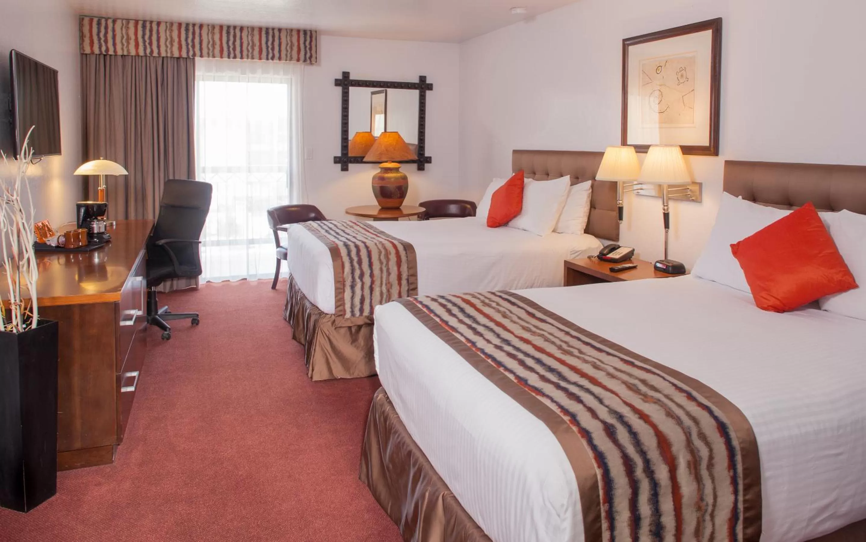 Photo of the whole room, Bed in Grand Canyon Plaza Hotel-South Rim