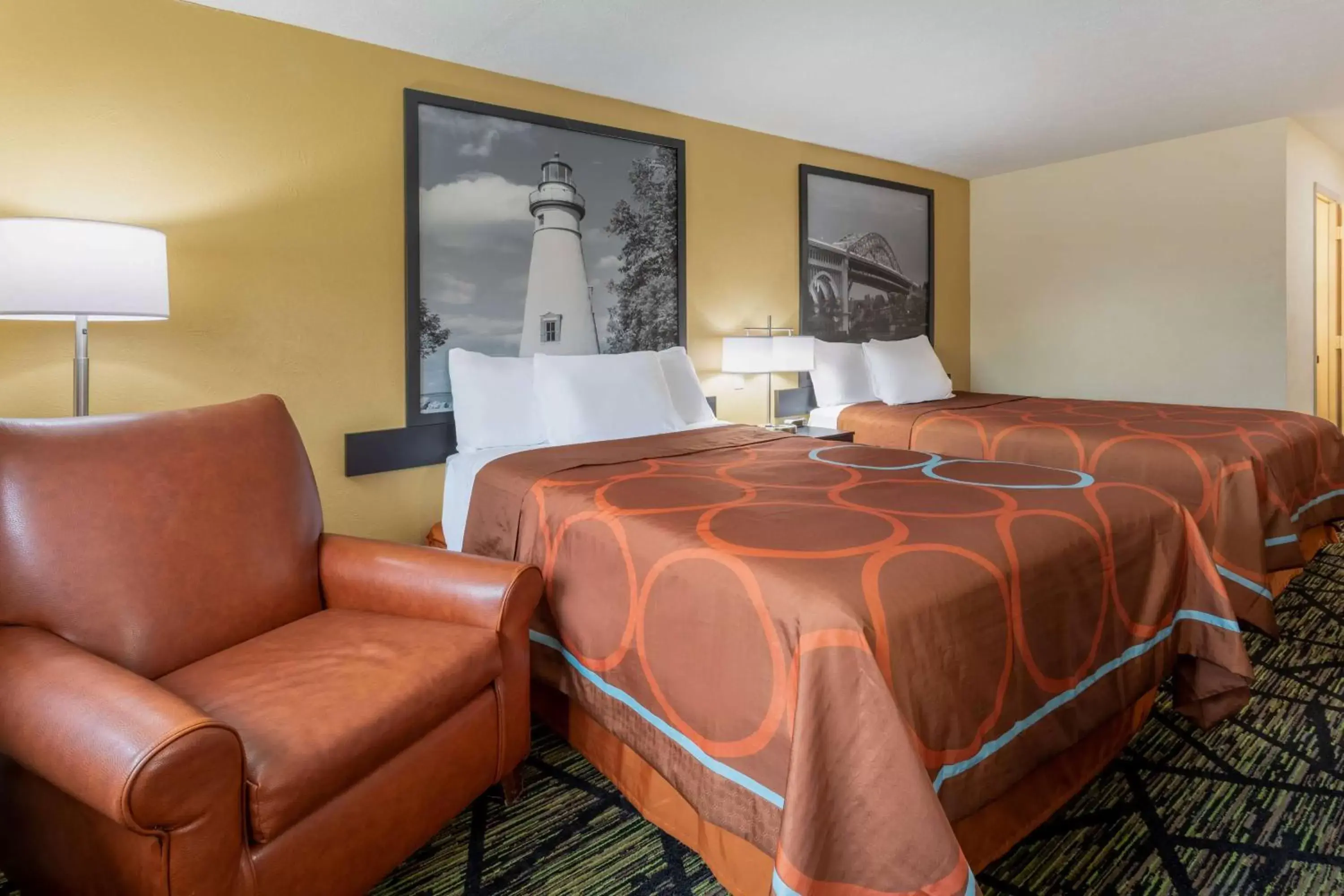 Double Room with Two Double Beds - Smoking in Super 8 by Wyndham Wooster Double Room with Two Double Beds - Smoking in Super 8 by Wyndham Wooster