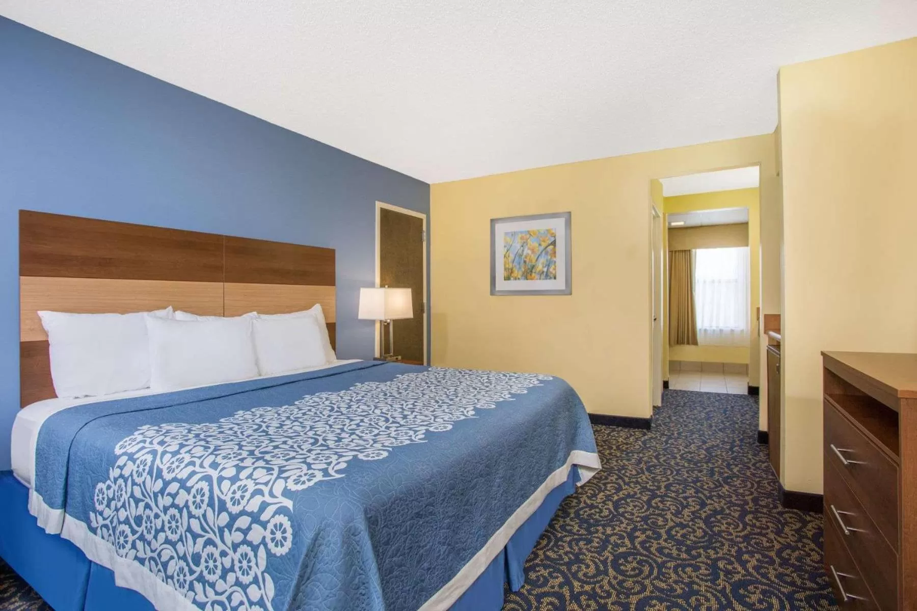 Deluxe Business Queen Room - Non-Smoking in Days Inn by Wyndham Raleigh-Airport-Research Triangle Park