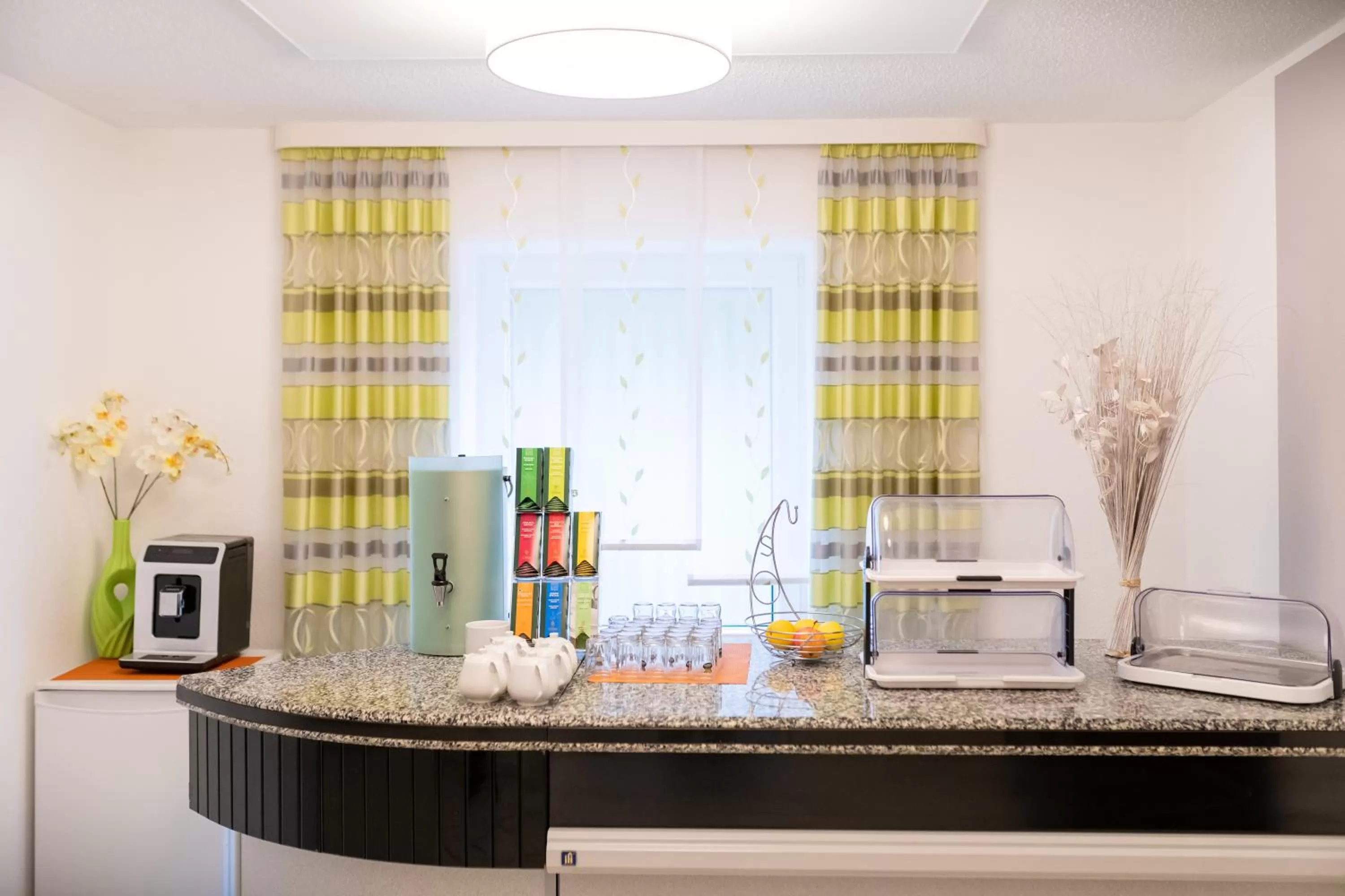 Breakfast, Kitchen/Kitchenette in Hotel Asterra