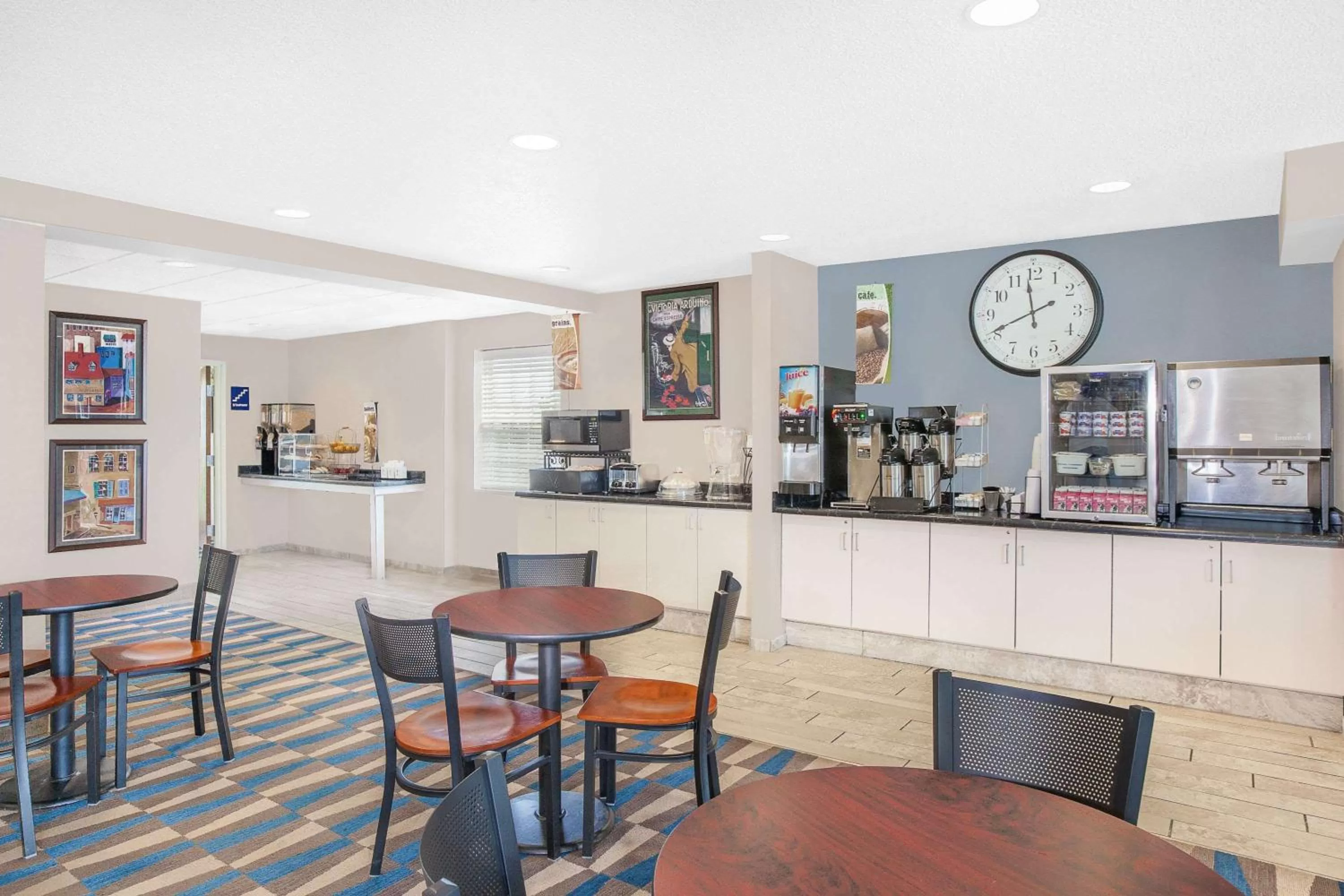 Restaurant/places to eat in Microtel Inn and Suites Clear Lake