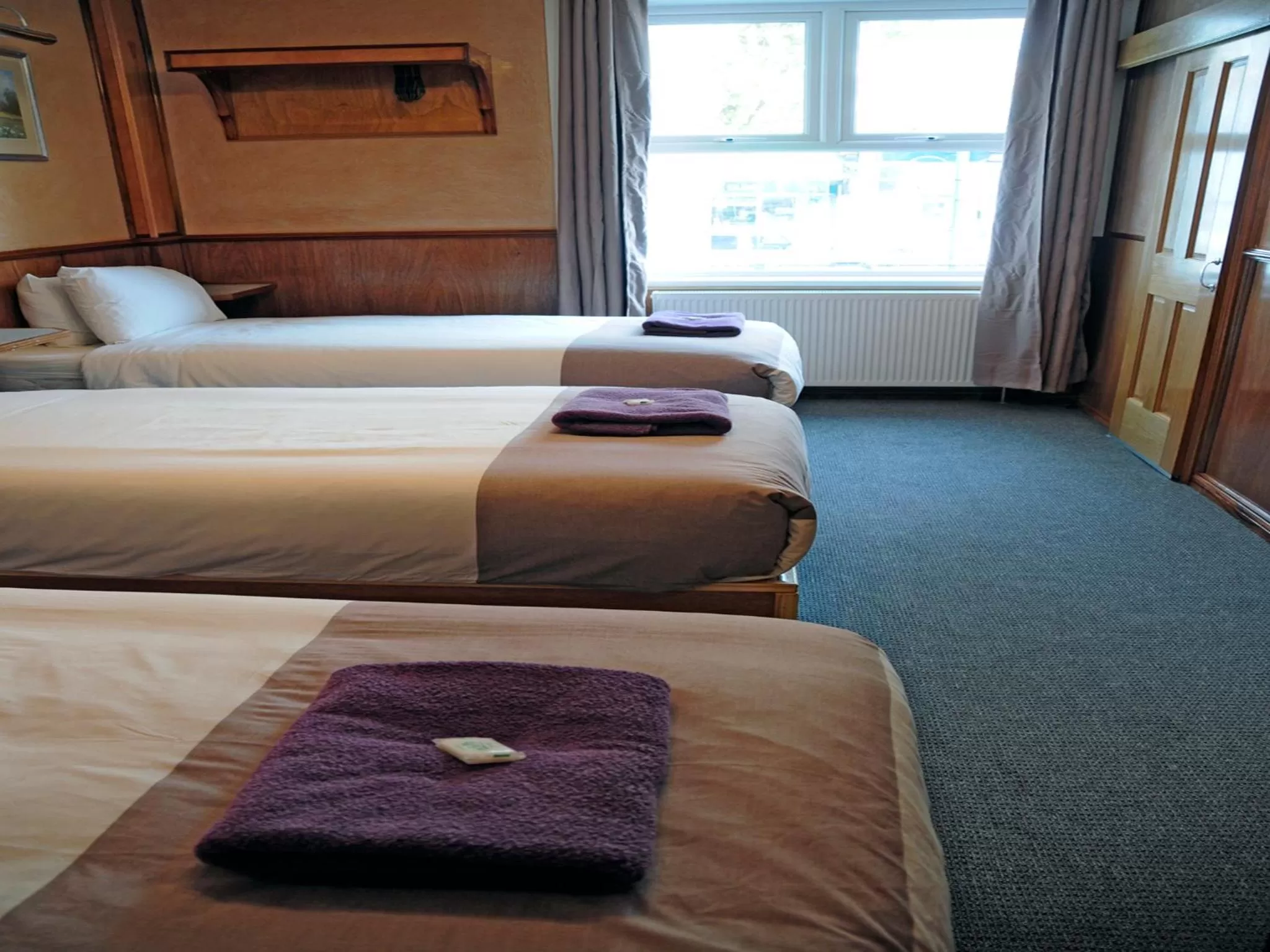 Photo of the whole room, Bed in Cricklewood Lodge Hotel