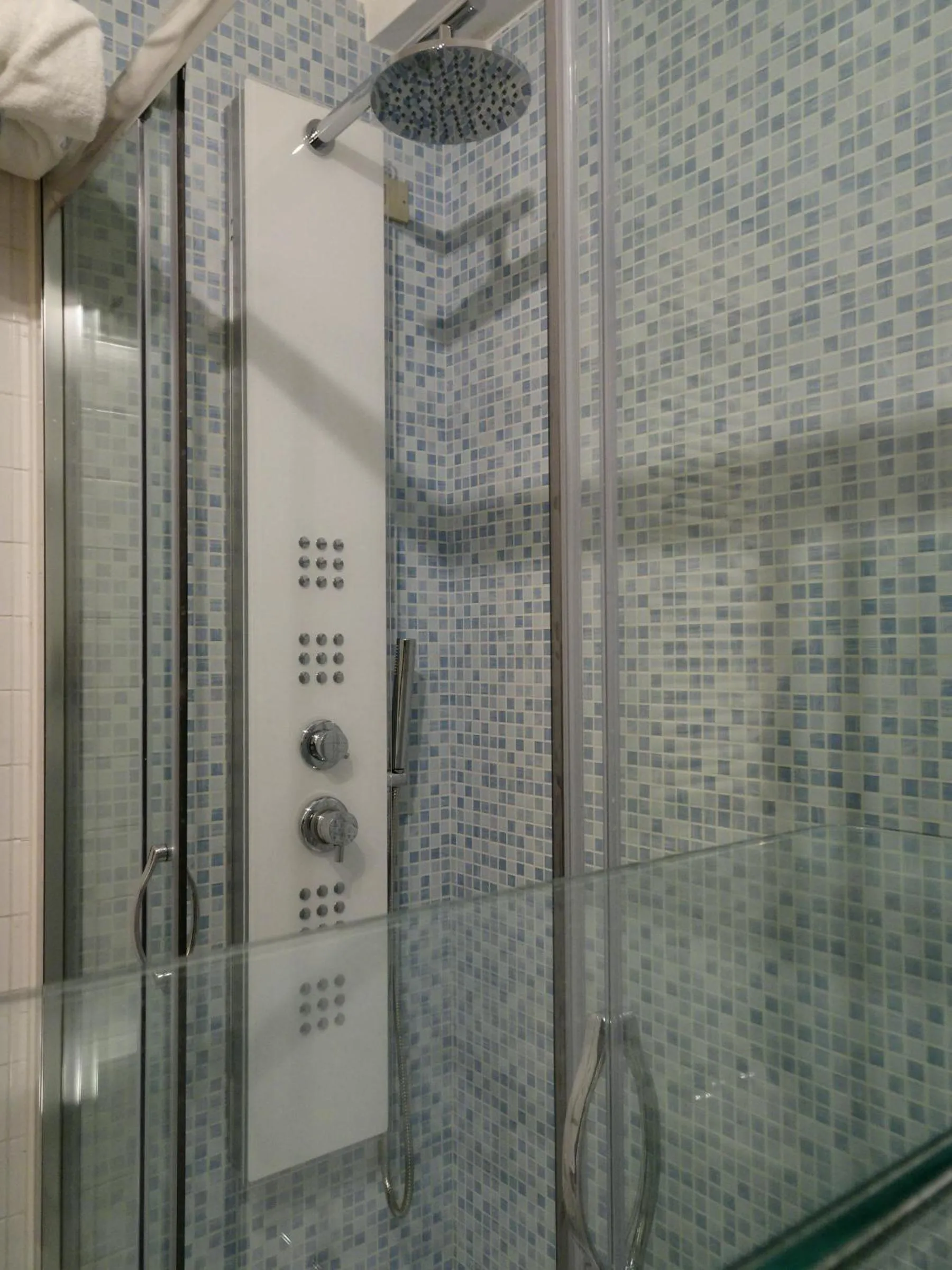 Toilet in Hotel Ambassador