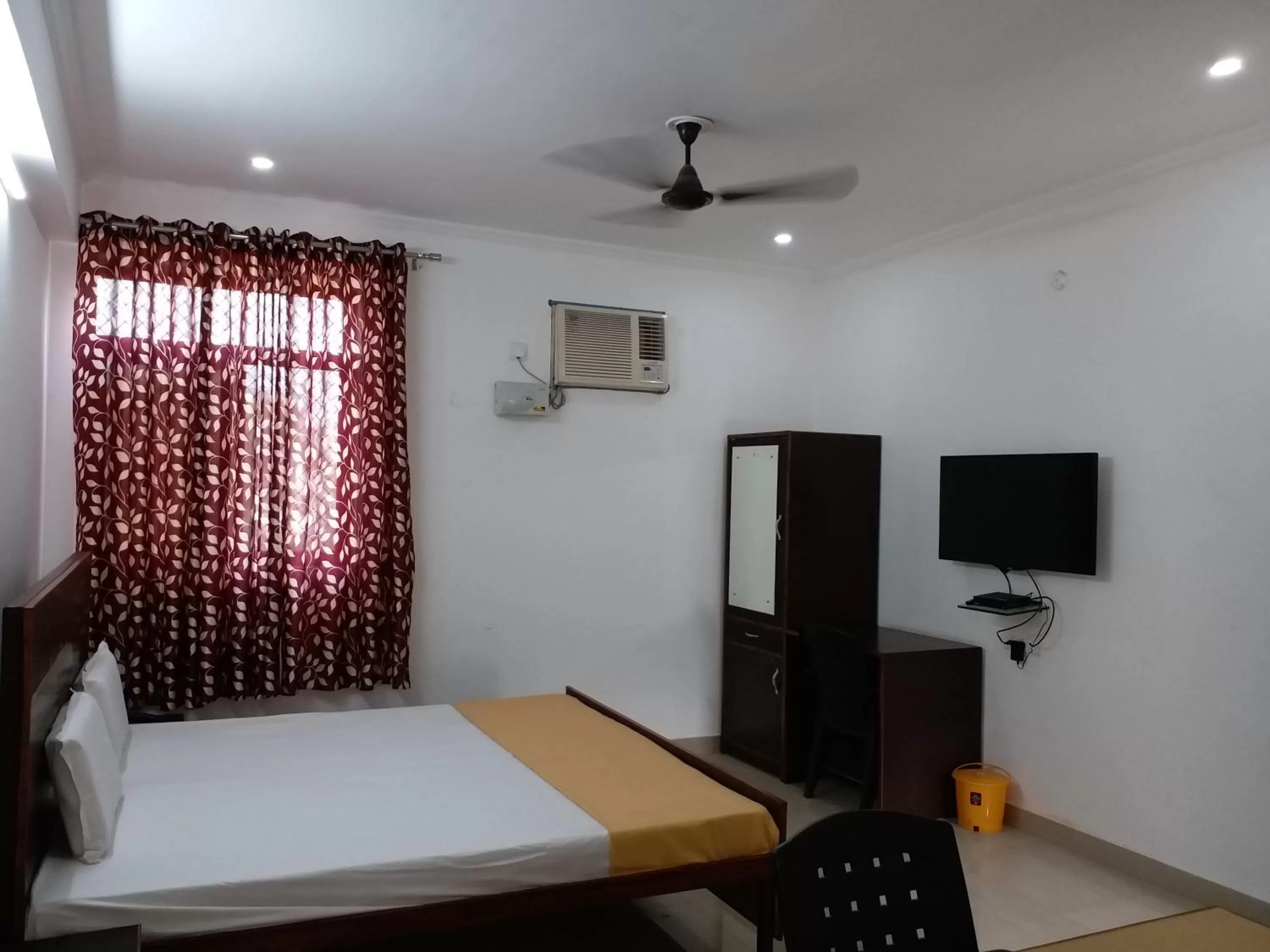 Bed in Krishna Hansraj Hotel