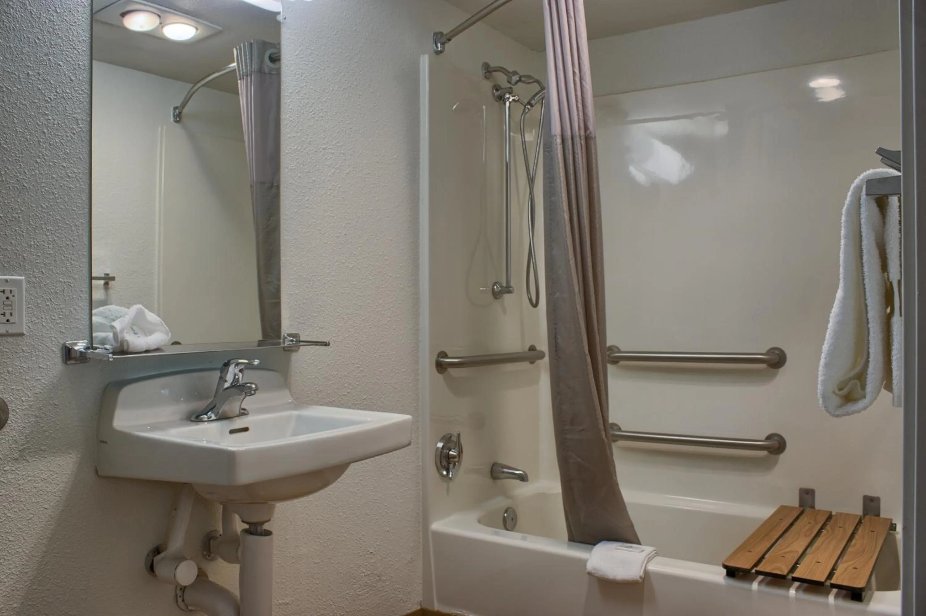 Bathroom in Motel 6-Seattle, WA - South