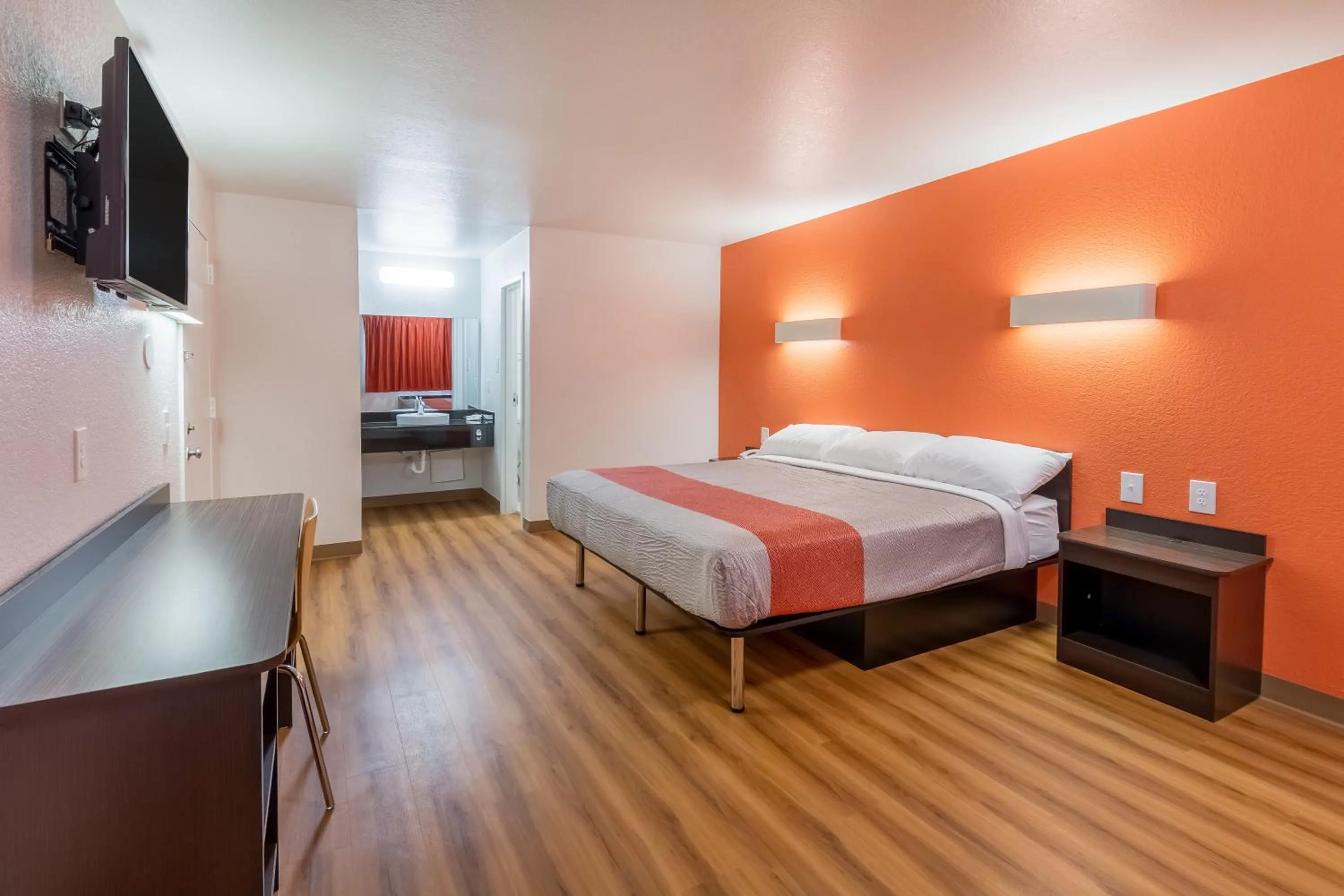 Bedroom, Bed in Motel 6-Arlington, TX - UTA