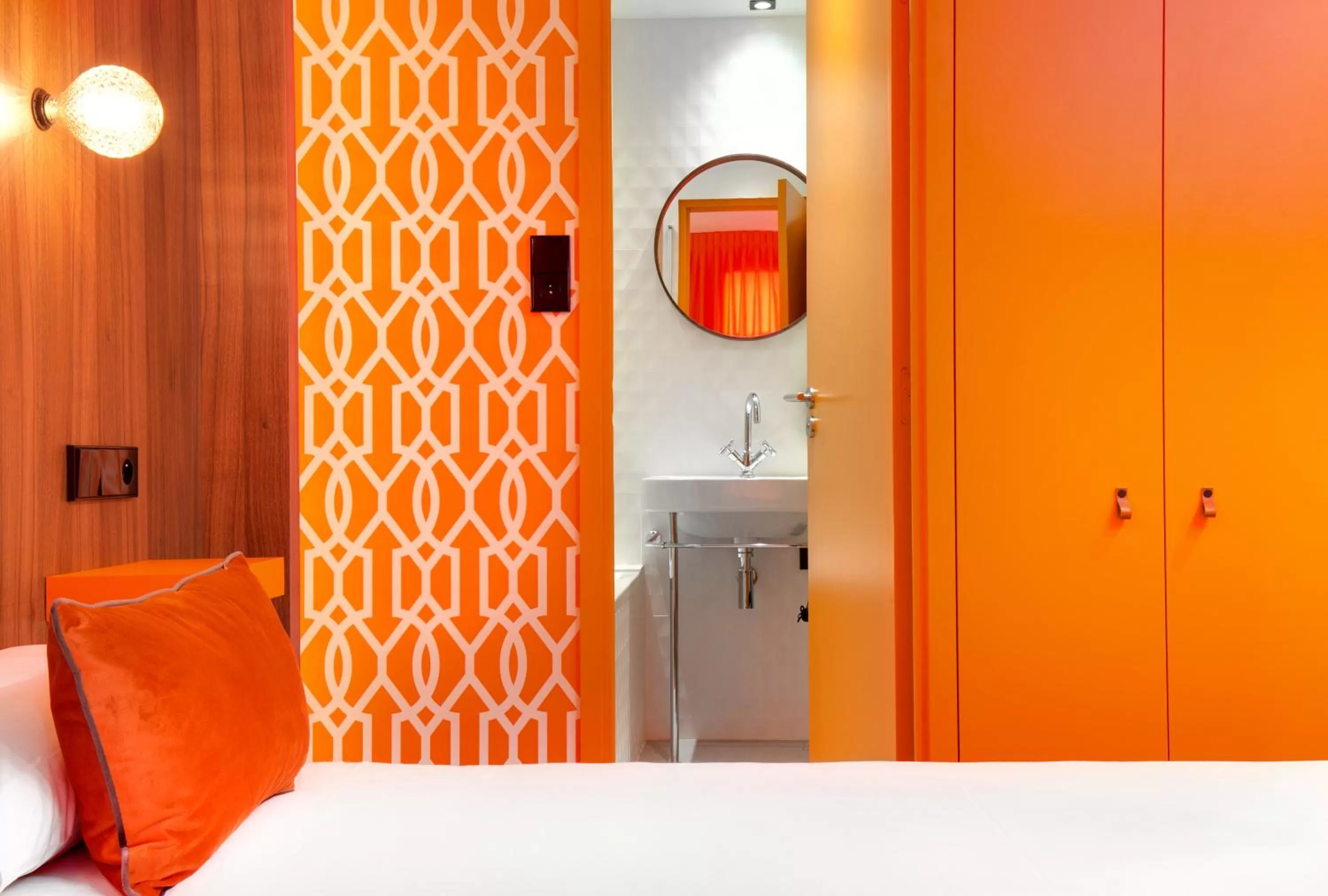 Bed in Hôtel Montmorency & Spa