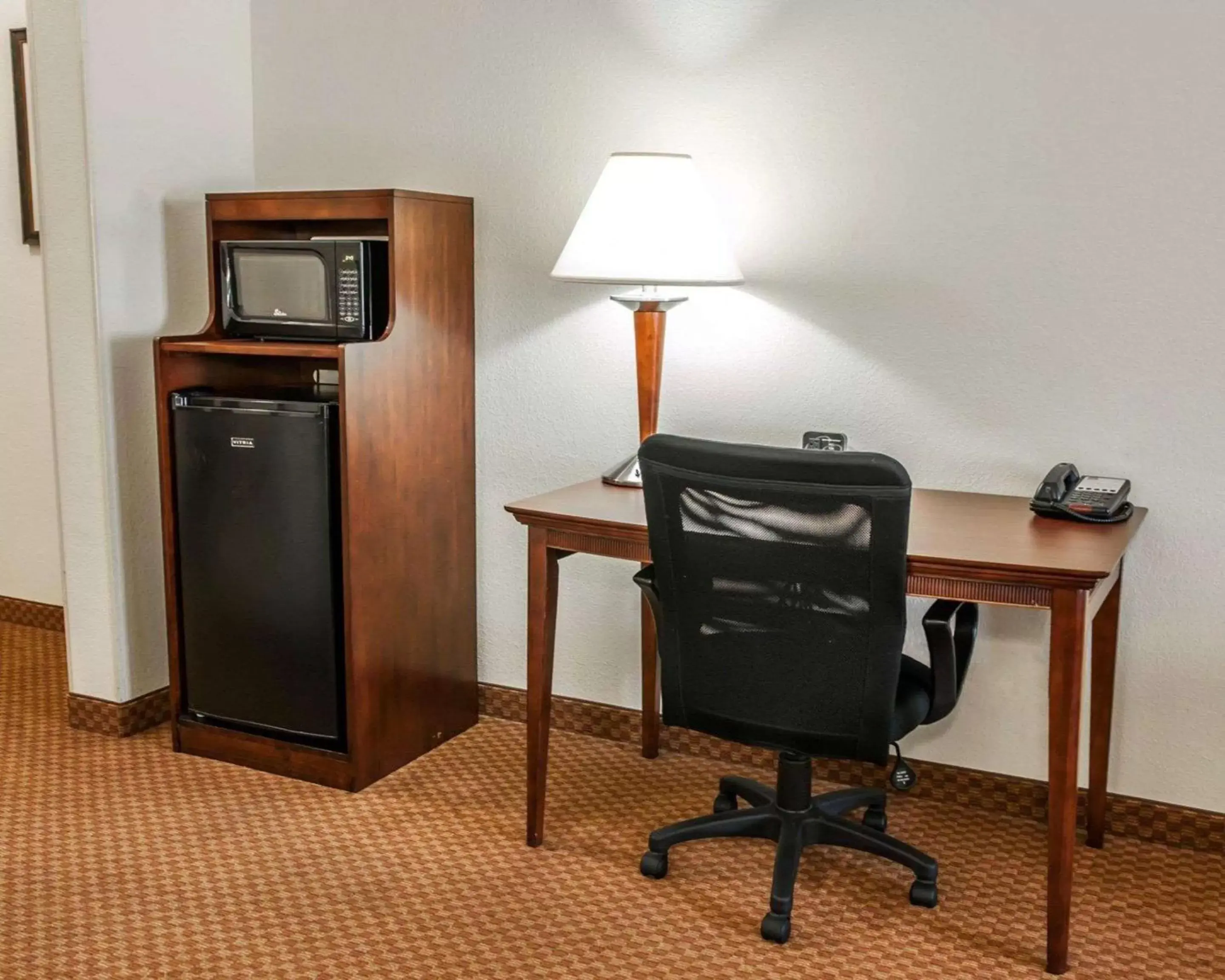 Queen Suite with Two Queen Beds - Non-Smoking in Comfort Suites near Indianapolis Airport Queen Suite with Two Queen Beds - Non-Smoking in Comfort Suites near Indianapolis Airport