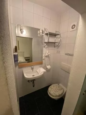 Bathroom in Hotel Wildschütz Basic