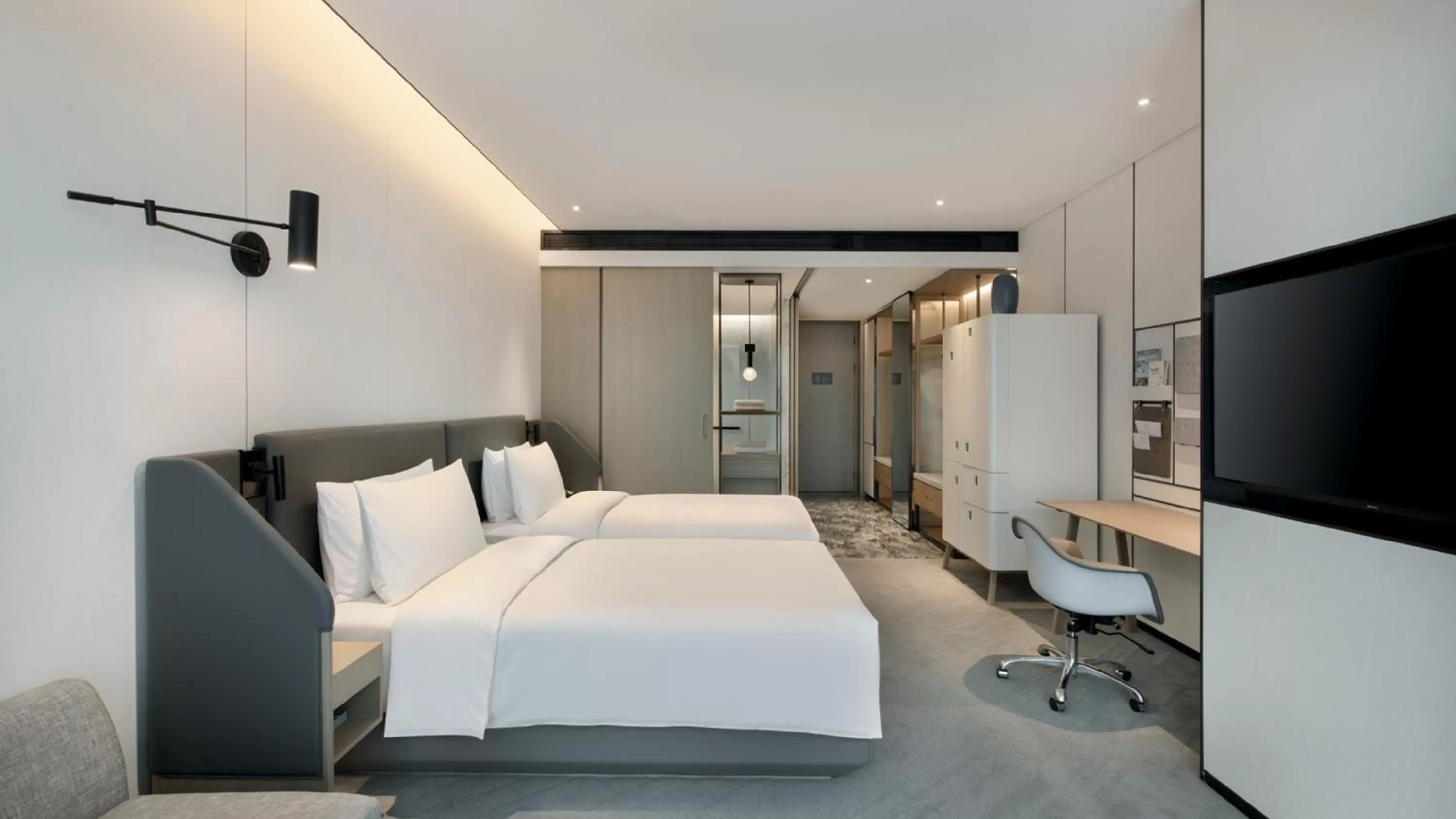 Photo of the whole room, Bed in Crowne Plaza Quanzhou Riverview by IHG