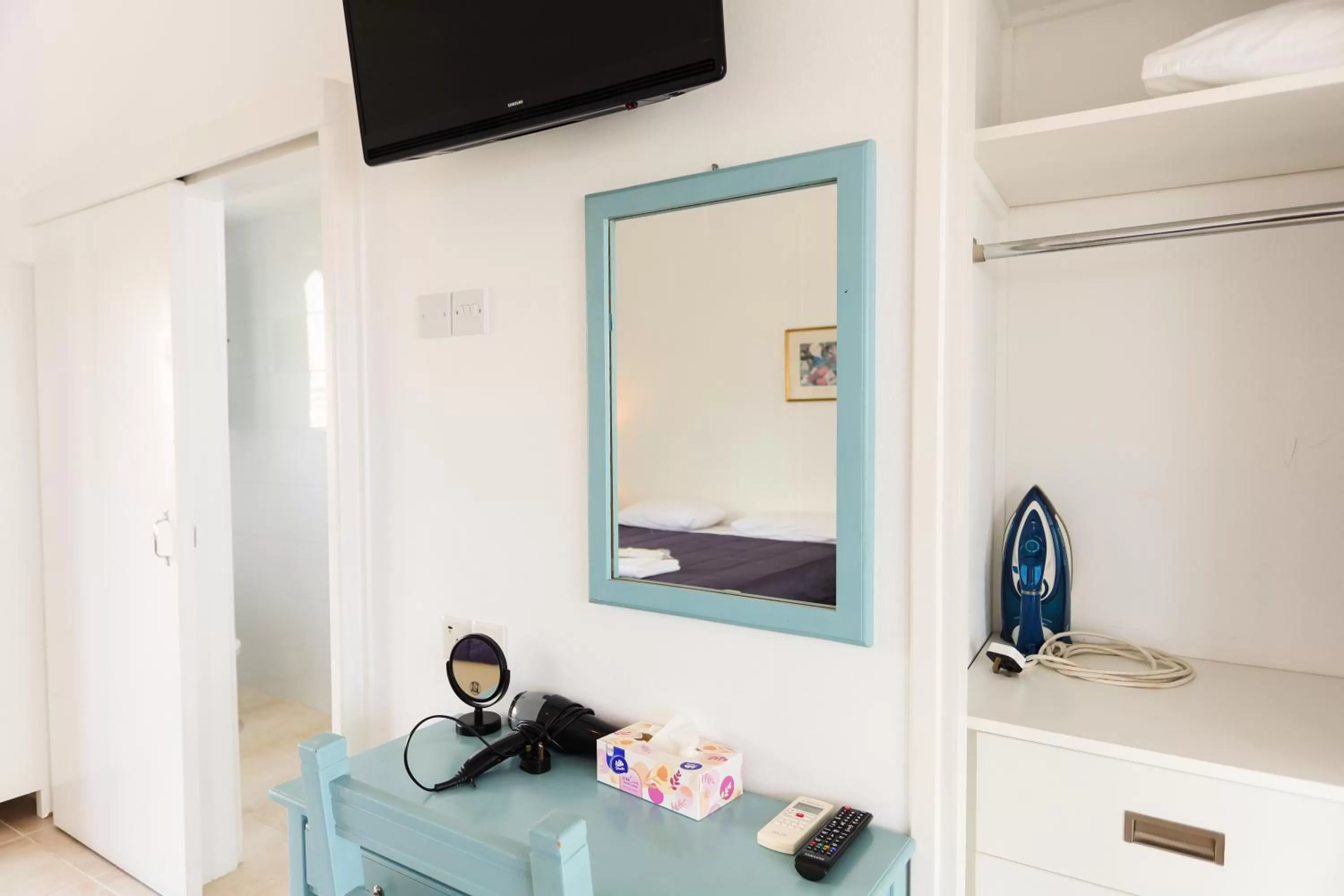 TV and multimedia in Axiothea Hotel