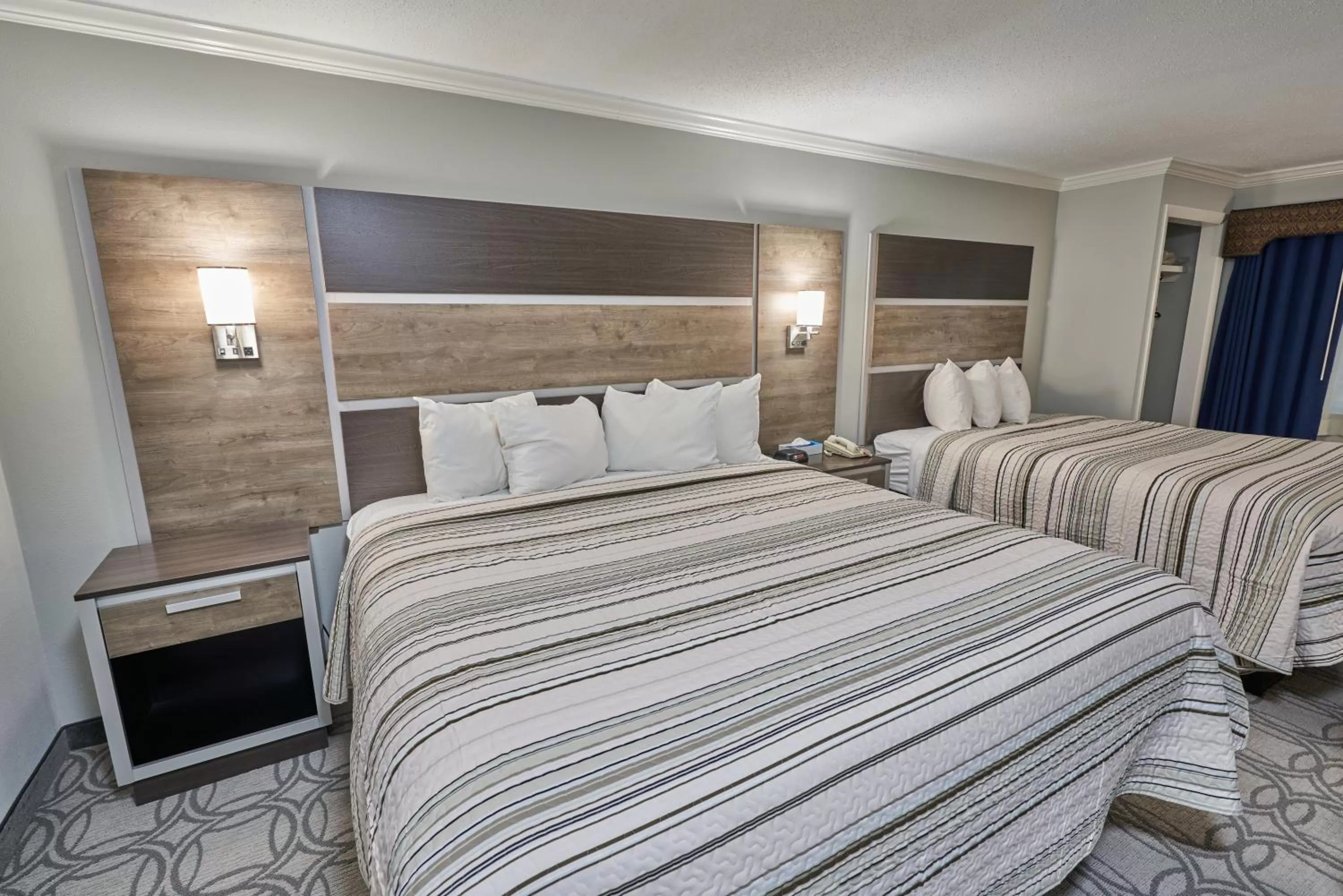 Bed in Ambassador Inn and Suites