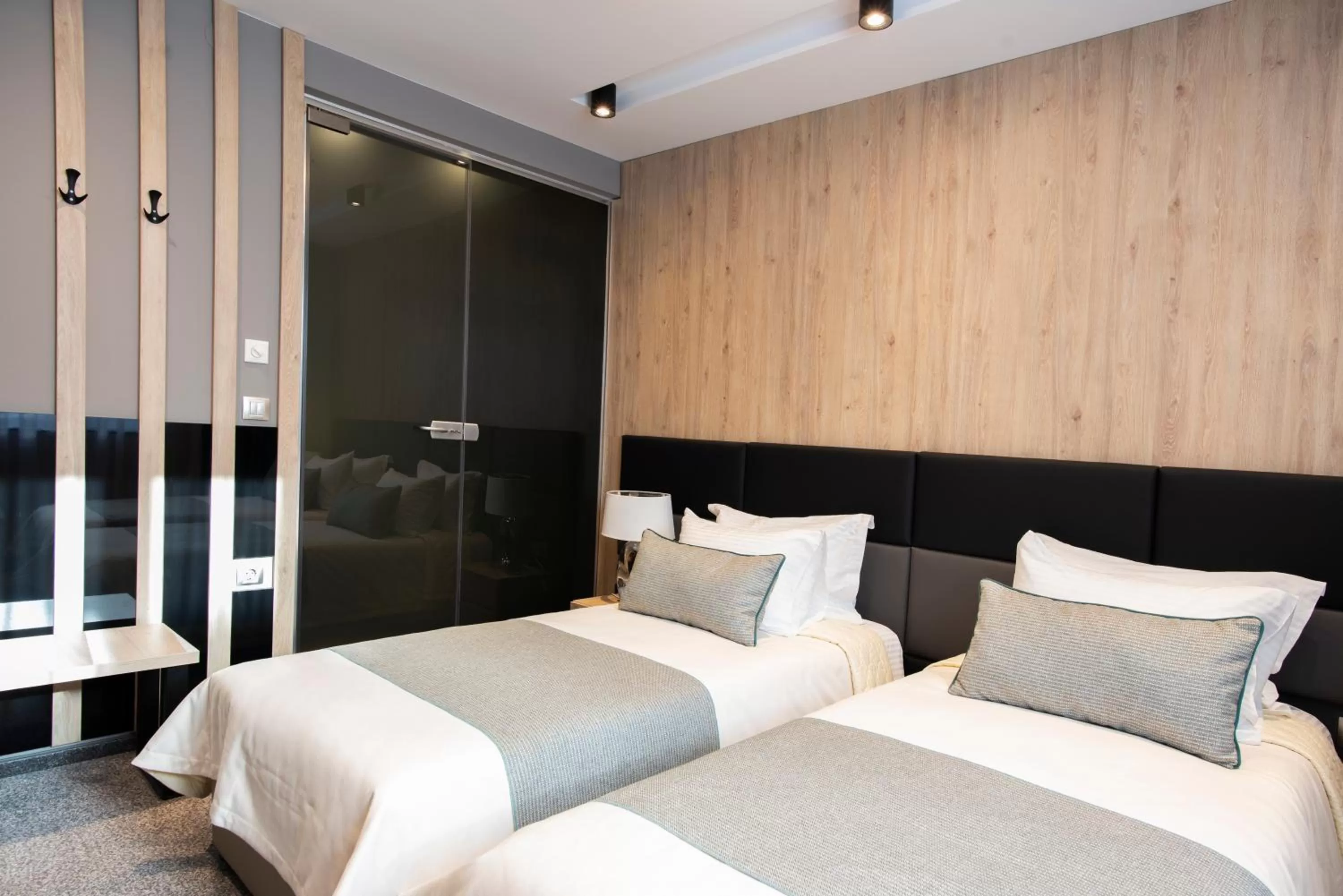 Bed in Family Hotel Business Club